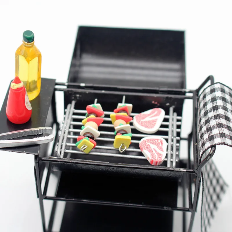 Miniature Black Iron Outdoor BBQ Grill for Dollhouse, Realistic BBQ Grill and Mini Kitchen Model