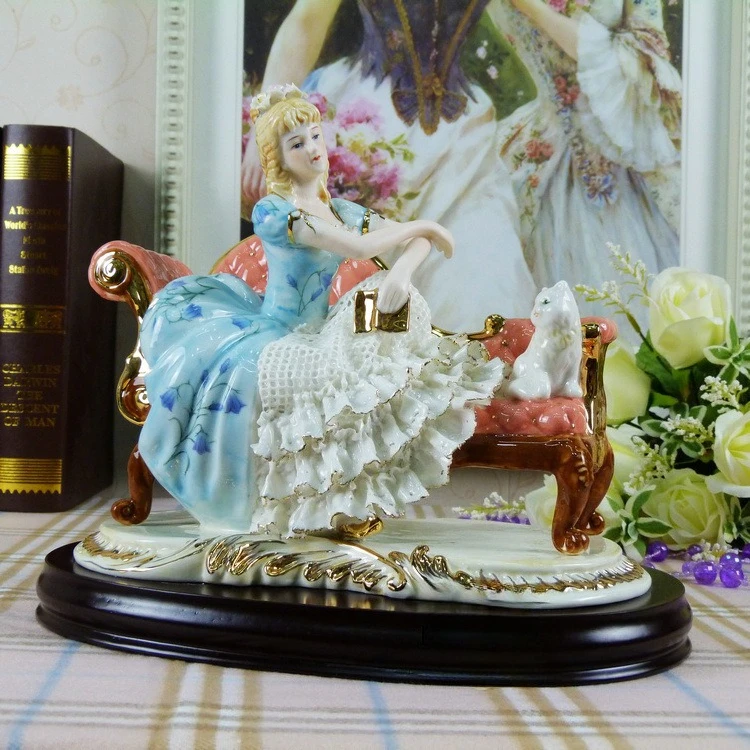 High-end lace porcelain puppets hand-painted ceramic handicrafts ornaments European style Western beauties sitting chaise longue