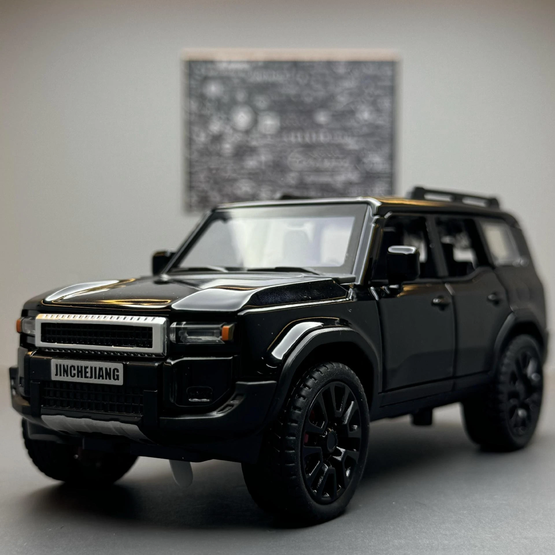 

1:32 Prado SUV Off Road Vehicle Metal Alloy Diecast Model Car Outdoor Display Collectibles Decorative Gift
