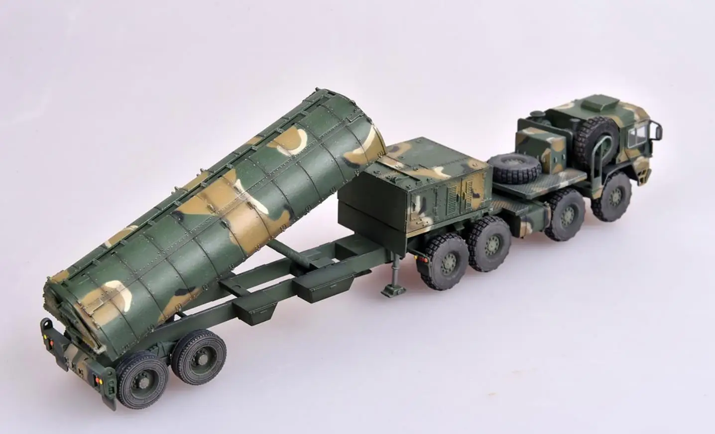 Collect UA72340 Nato M1014 MAN Tractor & BGM-109G Ground Launched Cruise Missile