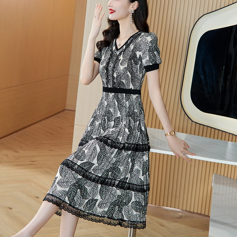 

2024Sanzhai Pleated New Summer Dress for Women's Fashionable High end Solid Color Elastic Short sleeved V-neck Knee Length Dress