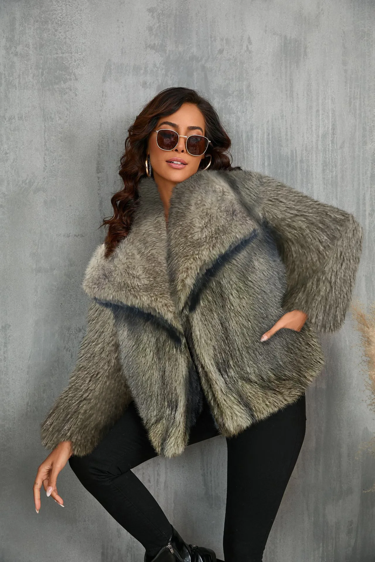 Women's Artificial Fur Coat with Large Lapel Short Fashionable Fox Fur Style Fluffy Plush Clothing for Ladies