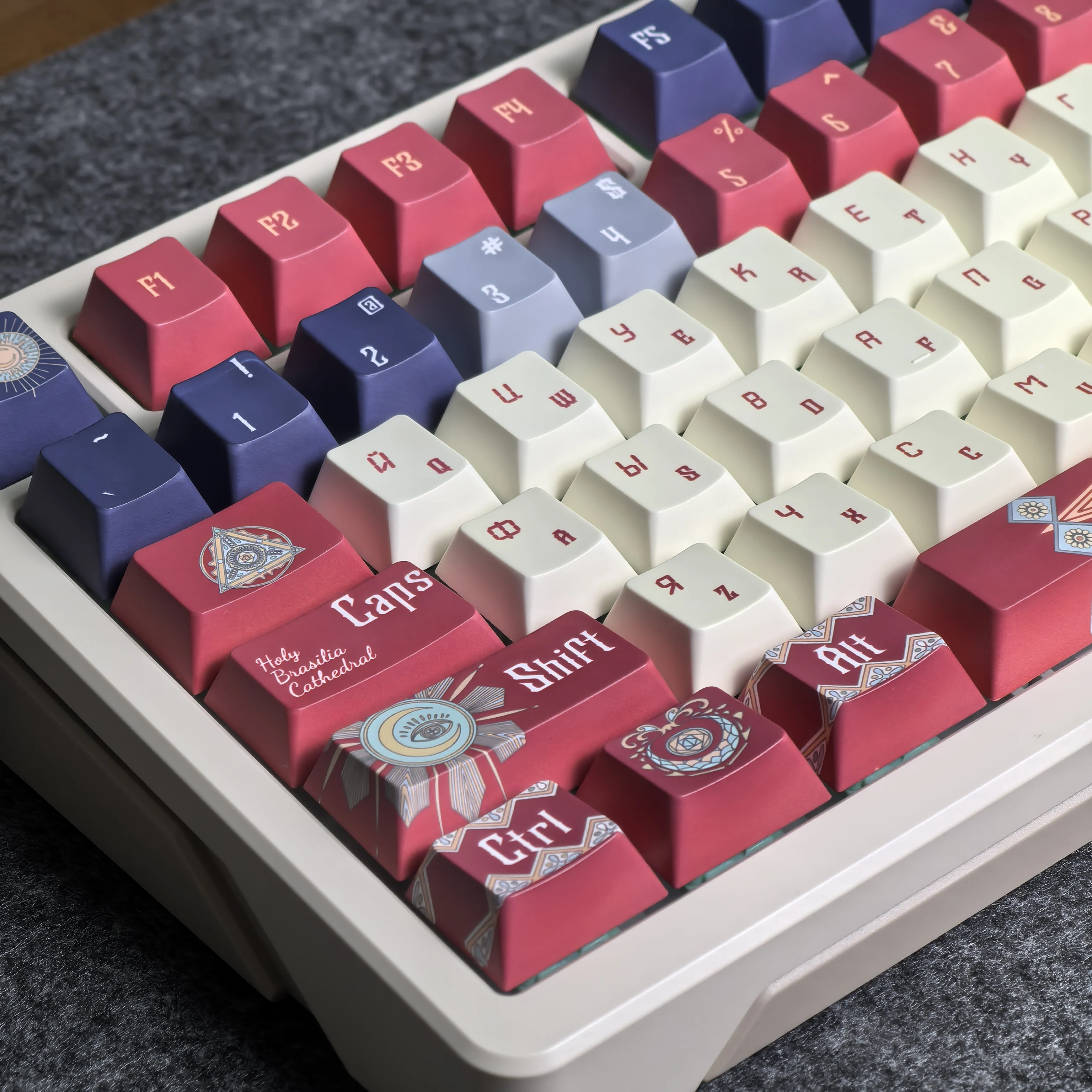 Retro Russian Keycaps 135Keys Iso Layout Red Blue Russian Style Church Cherry Pbt For Aula F75 Custom Personalized Keycaps