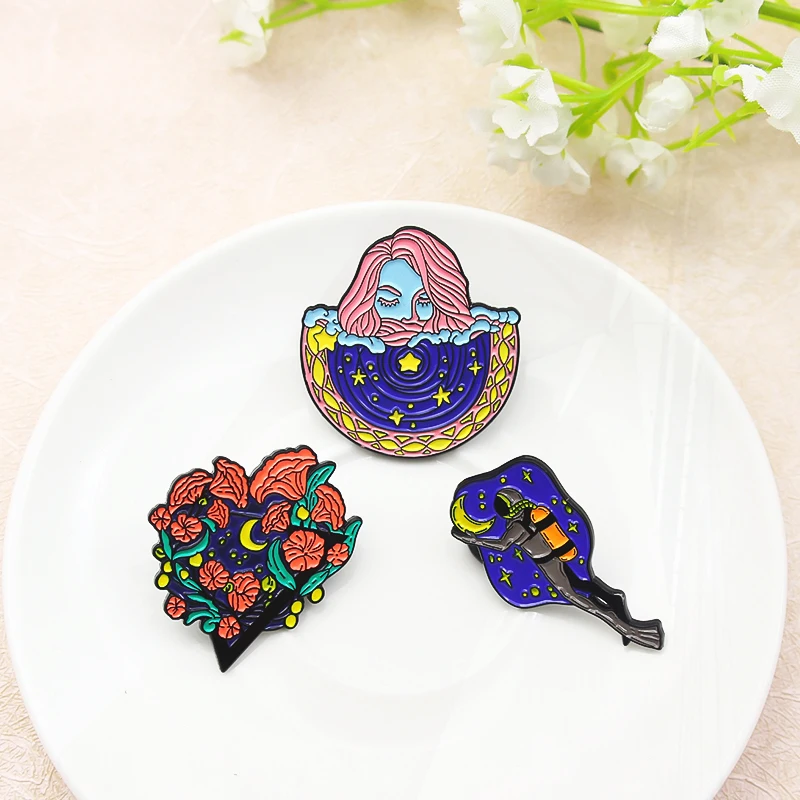 Diver indah gadis Enamel pin kosmik petualangan lencana Lapel perhiasan hadiah berbintang malam Pines biru bulan bintang astronot