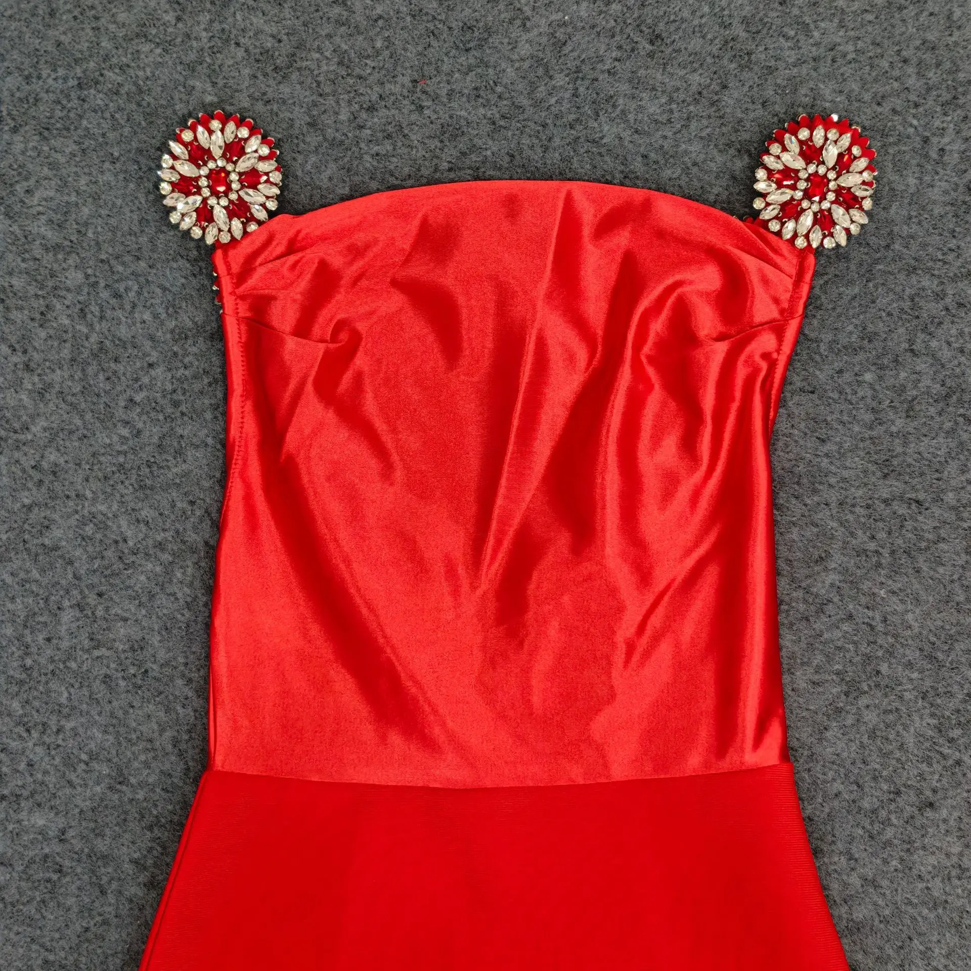 ชุดเดรสยาวรัดรูปหรูหราประดับเพชรสำหรับงานปาร์ตี้ ค็อกเทล งานพรอม ดีไซน์เซ็กซี่แบบไม่มีแขน เหมาะสำหรับผู้หญิงที่ต้องการความสง่างามแบบคนดัง