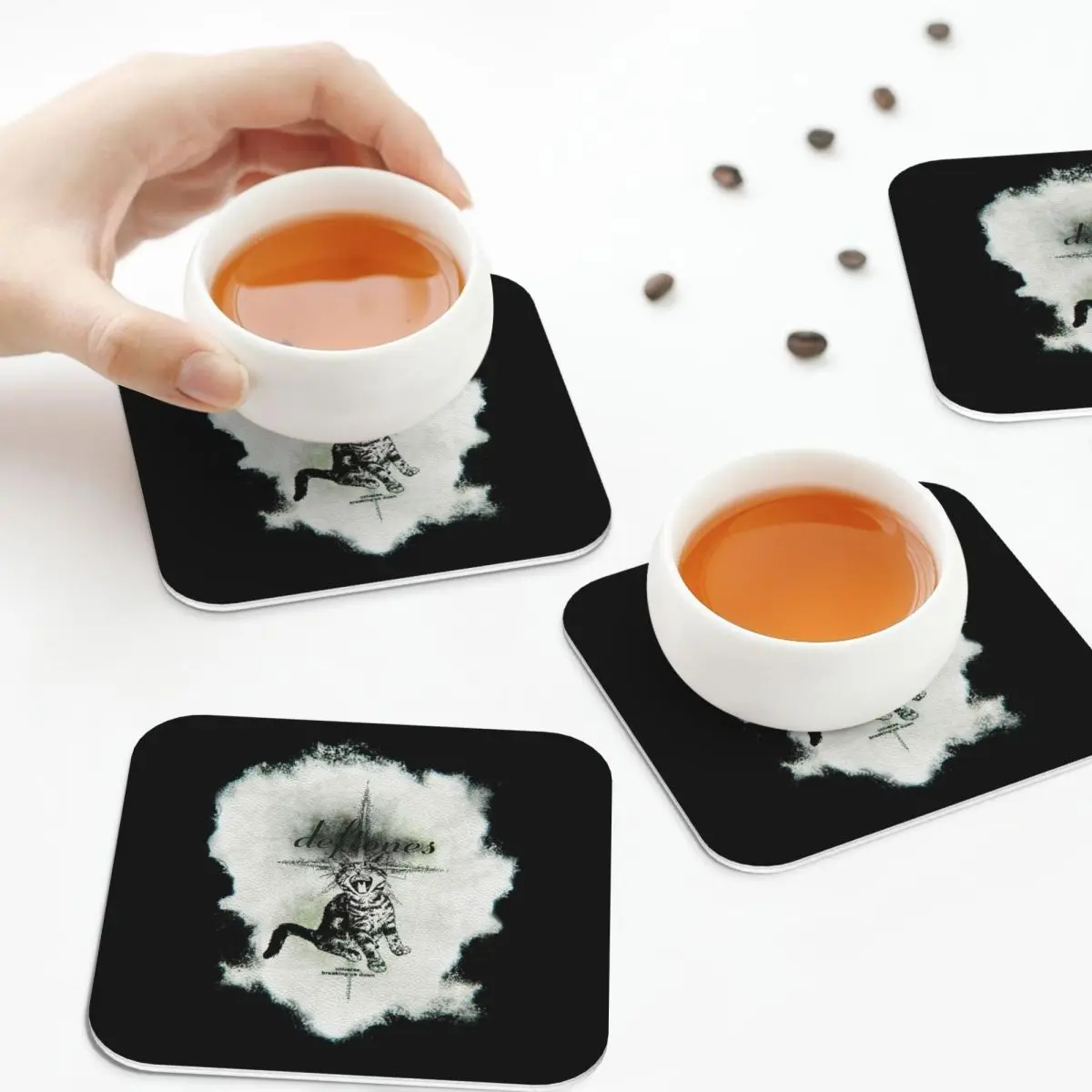 

Металлический ремешок Deftones, подставки для альбомов «Белый пони», кухонные салфетки, нескользящая изоляционная чашка, кофейные коврики, подушечки для посуды, набор из 4 шт.