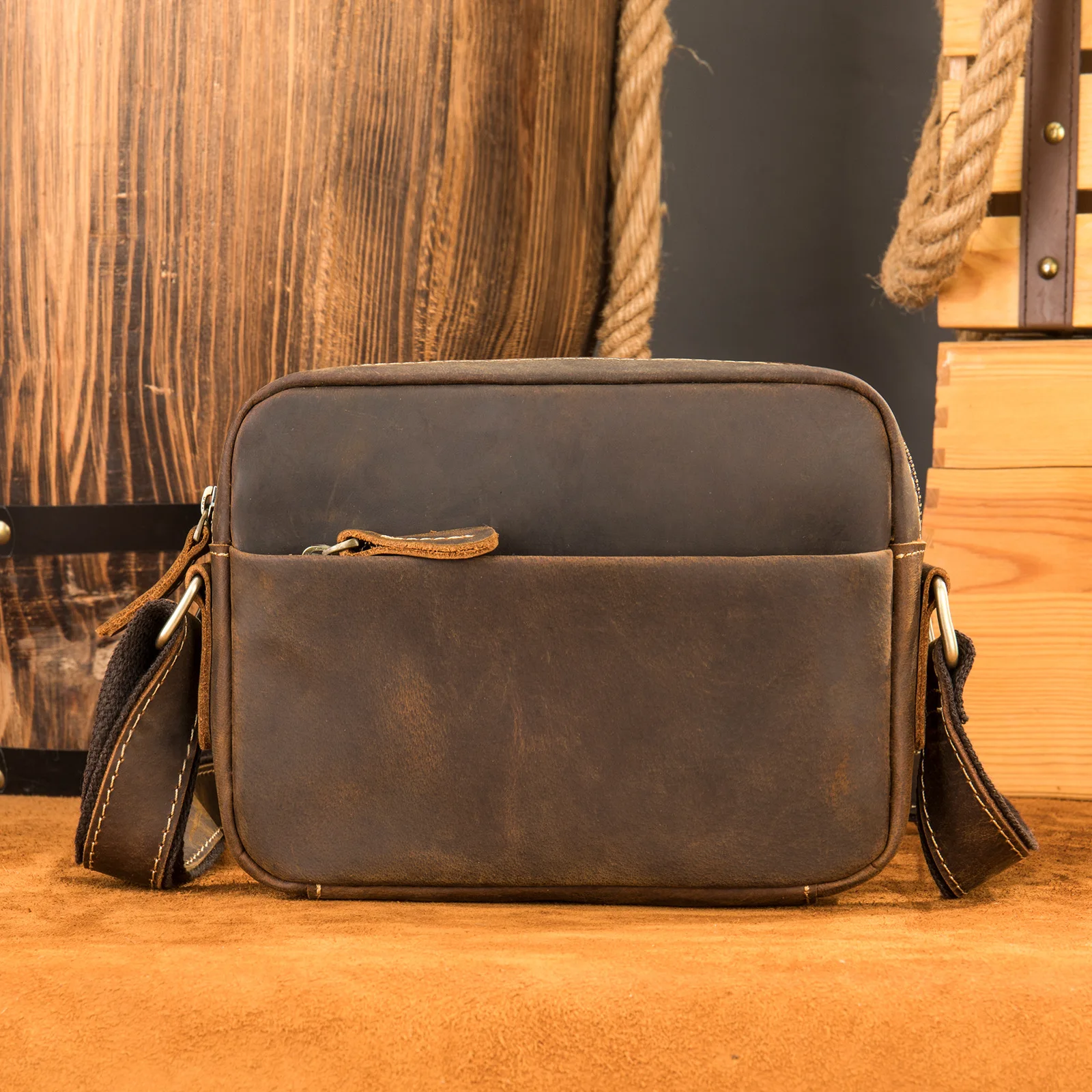 

Vintage Women Men Small Handbag Shoulder Crossbody Bags Real Cow Leather Messenger Bag mini ipad Purse Travel Bag for Unisex