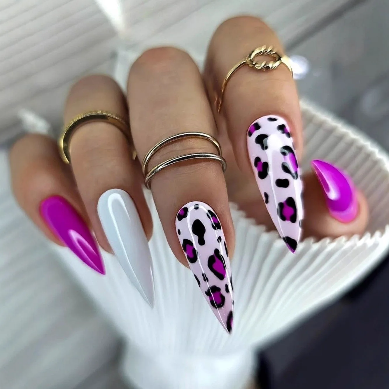 

24PCS Stiletto Fake Nails with Color Block Leopard Press on Nails Bold Wild Cool Design European American Spicy Girl False Nails