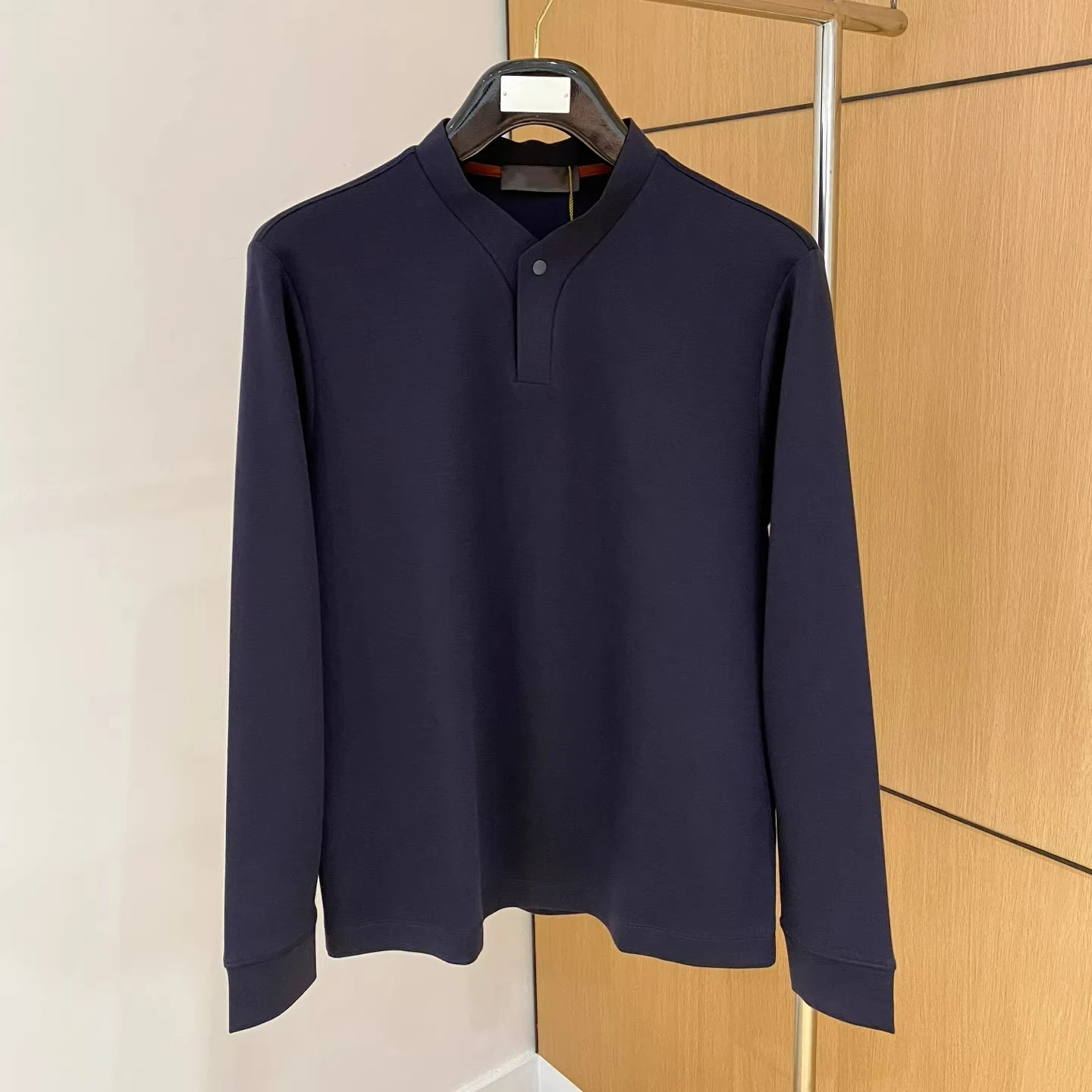 

Итальянская мужская одежда LP: Новинка ранней осени, модная однотонная мужская повседневная футболка с воротником хенли и длинным рукавом в стиле Old Money