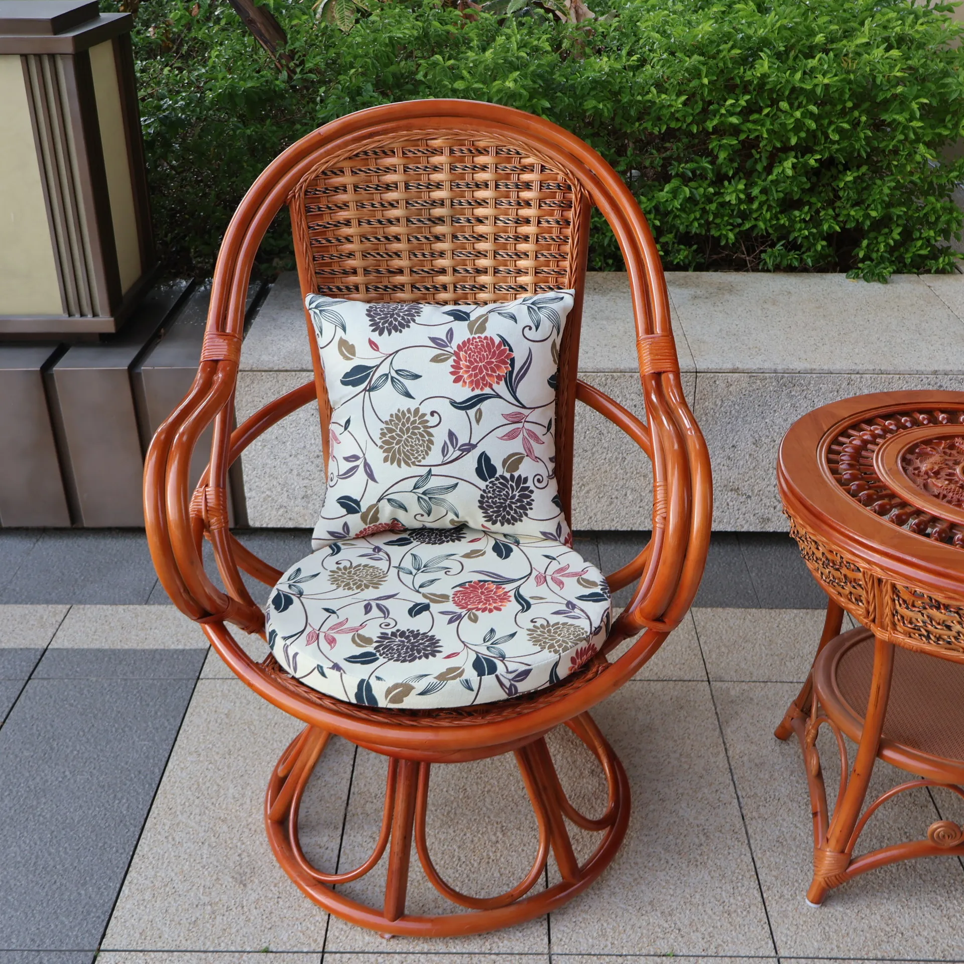 Klassischer Couchtisch, Rattanstuhl, Haushalt, Wohnzimmer, einzelne Rückenlehne, Freizeit