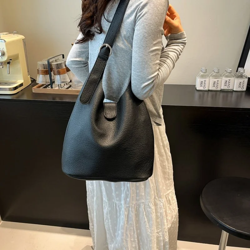 

Luxury Brand Women's Handbag In Leather, Shoulder And Crossbody Bag, Popular Classic By Famous Designer Elegant