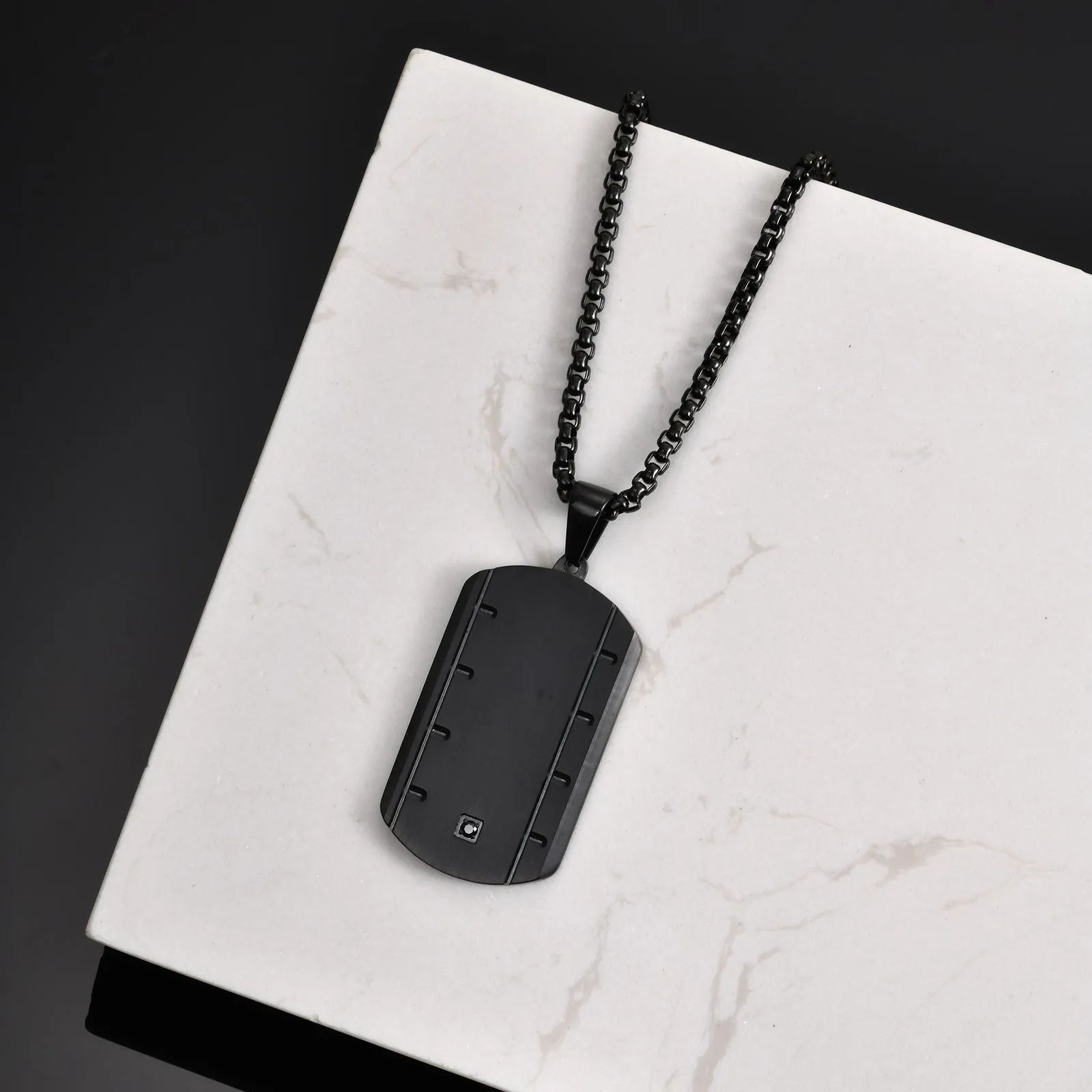 Trendige matt polnische Erkennungsmarken-Halskette für Männer, wasserdichte Edelstahl-Halskette mit quadratischem Anhänger, männliches Militärschmuck-Geschenk – Detail 1