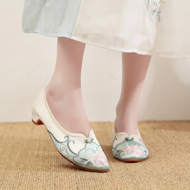 2026 Women's Green Lotus Embroidery Chinese Style Low Heel Shoes Retro Beijing Cloth Shoes Qipao Dance Footwear Q-837