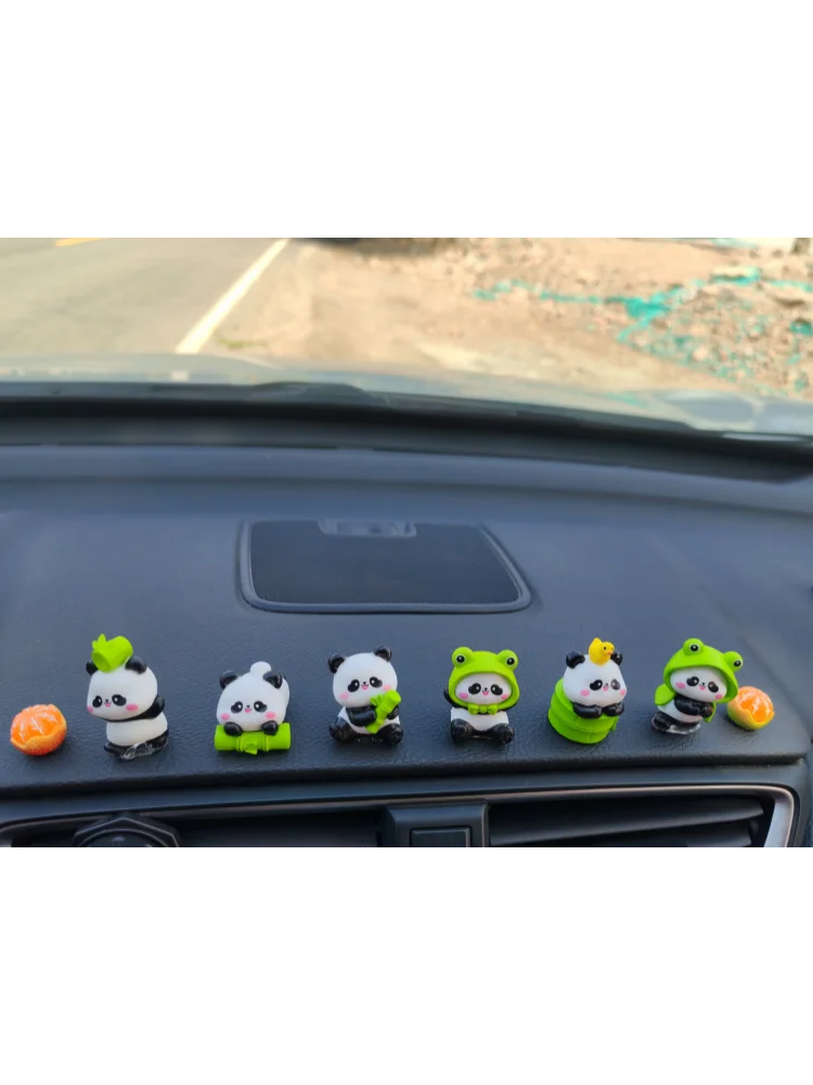 6 Stück Kawaii Panda Auto-Armaturenbrett-Figuren, Niedliche Harz-Mini-Ornamente, Innendekoration, Schreibtisch- und Heimdekoration, Geschenk für Frauen, SUV, Auto – Detail 15