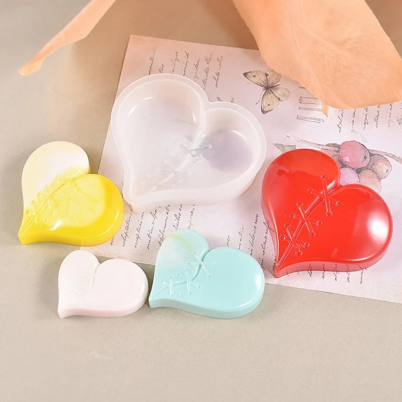 Sewing Heart-shaped Keychain Mold Epoxy Crystal Silicone Mold Plaster Mold