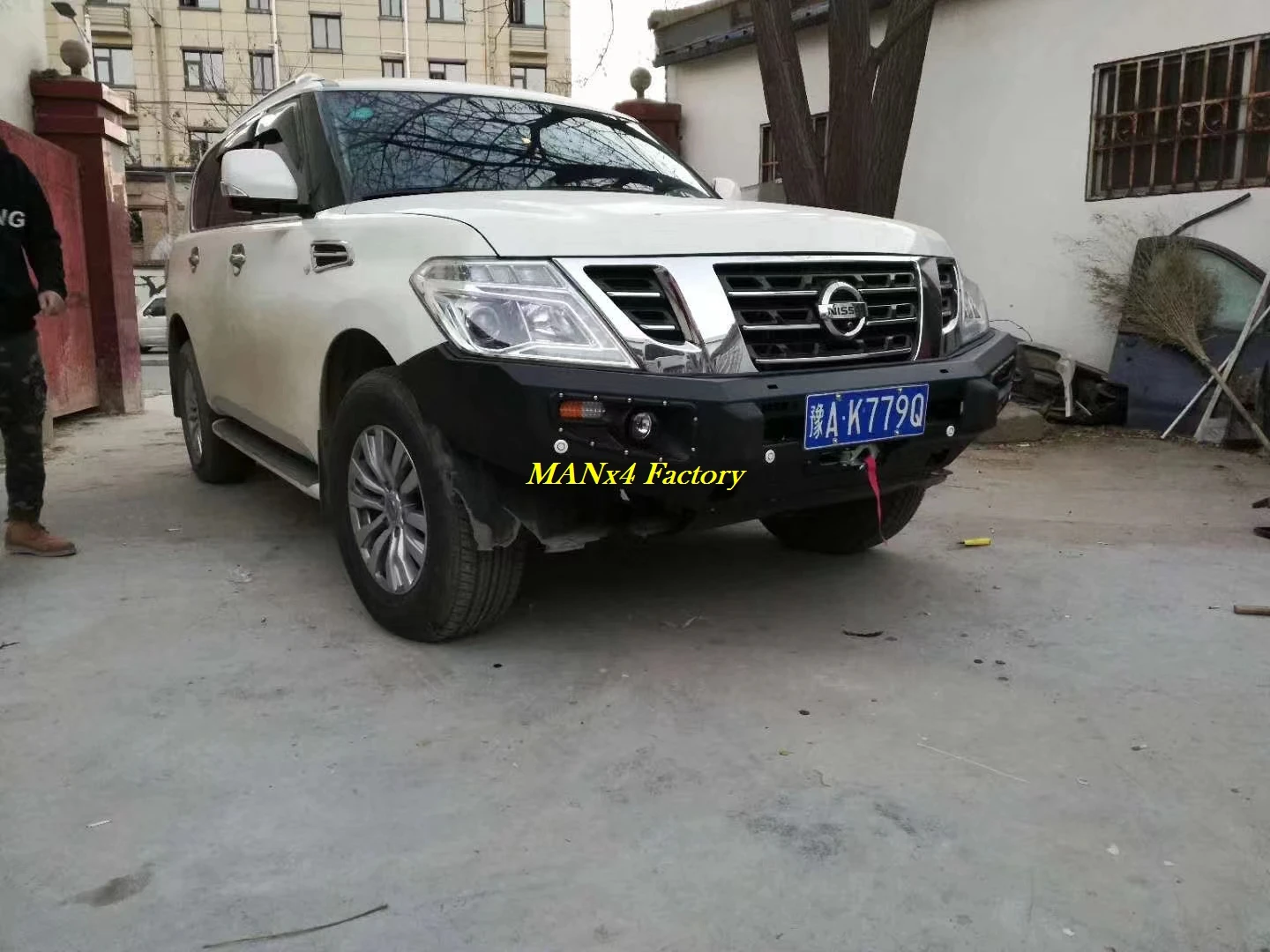 4X4 Off-Road Heavy Duty Steel Front Bumper Bull Bar with Winch Mount for Nissan Patrol Y62 2010-2019 view 6