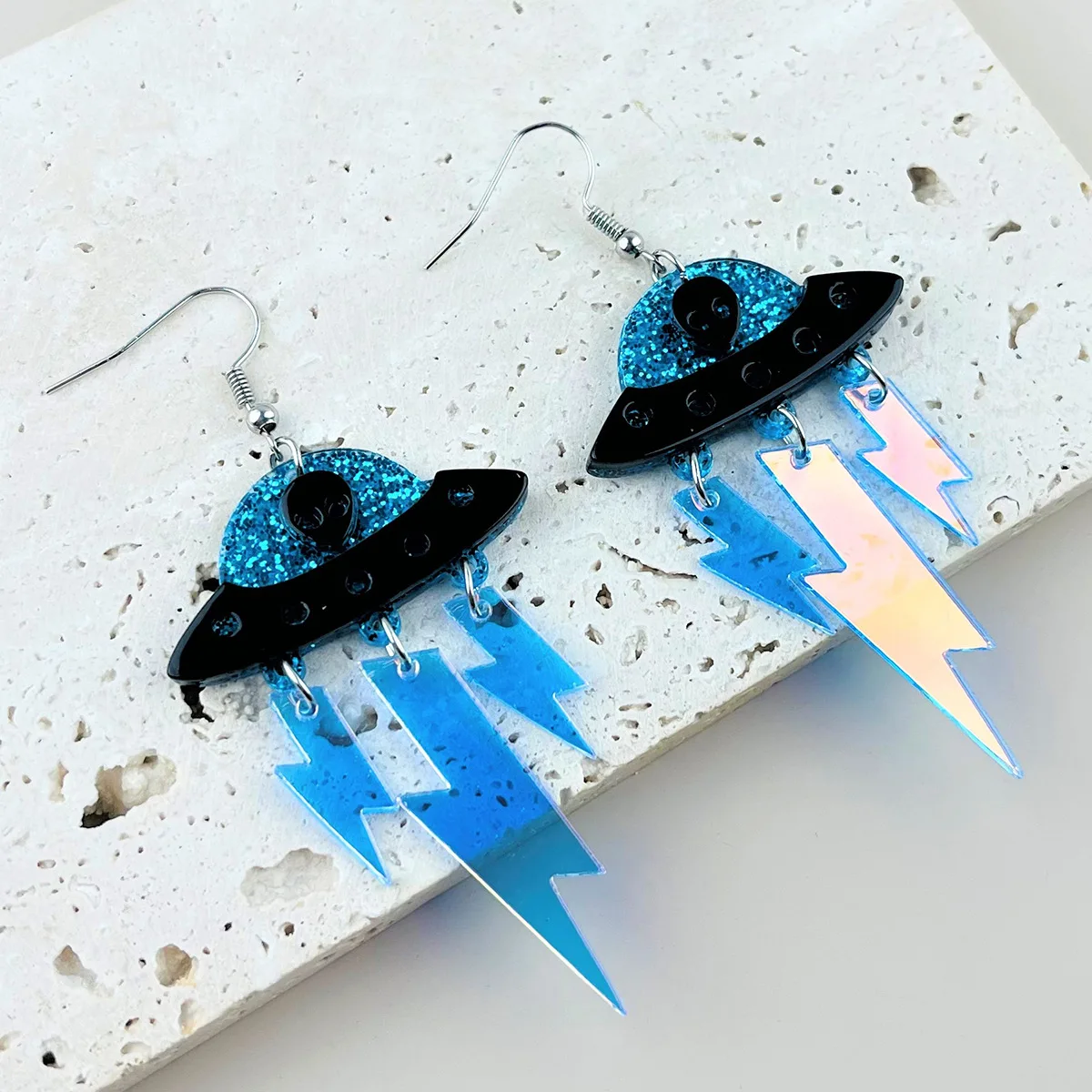 Funny Alien Lightning Tassel Acrylic Women\'s Earrings Cute Colorful UFO Spaceship Dangle Pendant Earring 2023 Jewelry Gifts