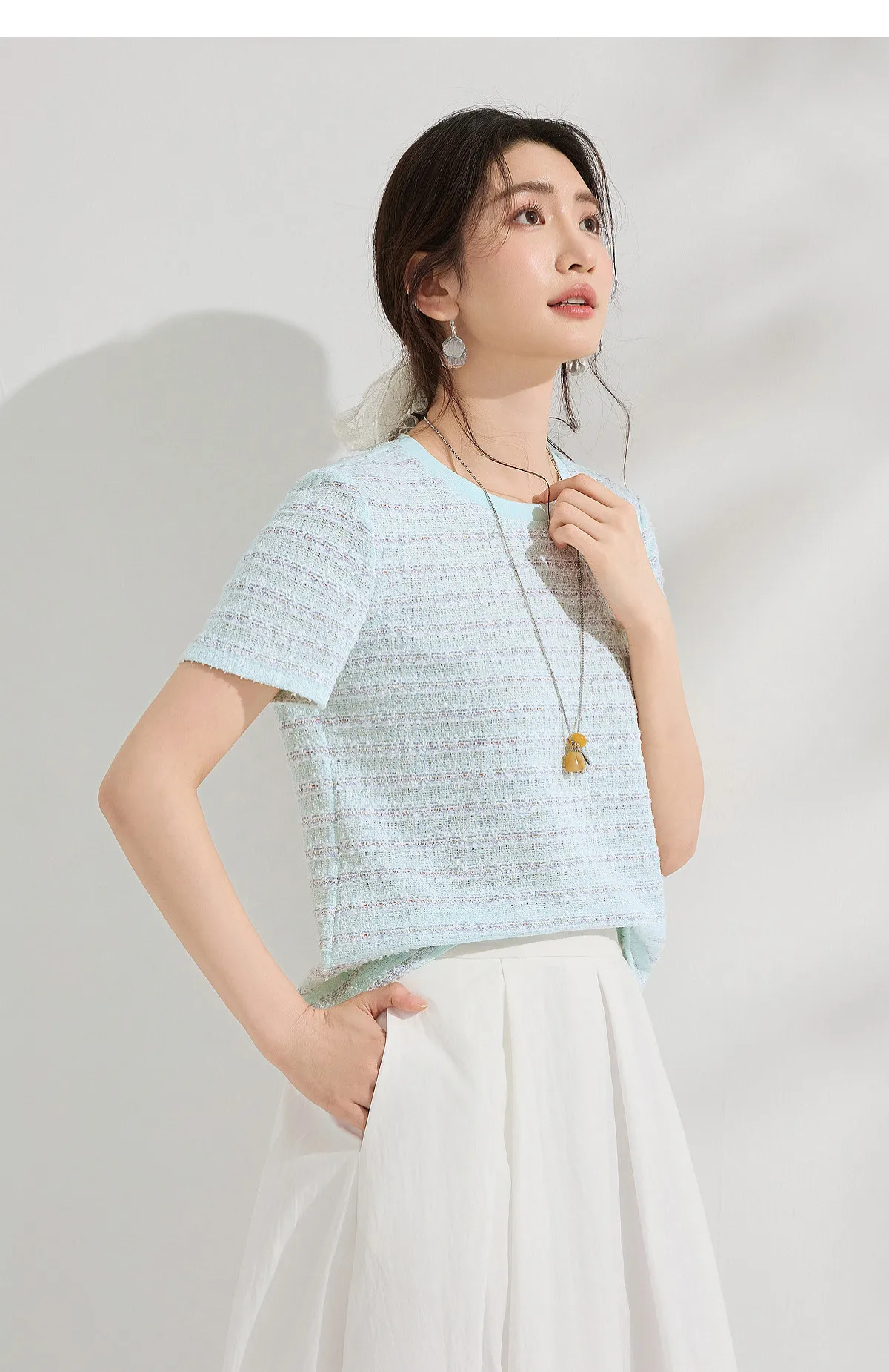 SENTUBILA Vielseitiges geripptes Rundhals-T-Shirt für Damen mit Streifenmuster, Sommer 2026, strukturiertes, gerades Strick-Oberteil, Damenbekleidung Q62TL7174 – Detail 23