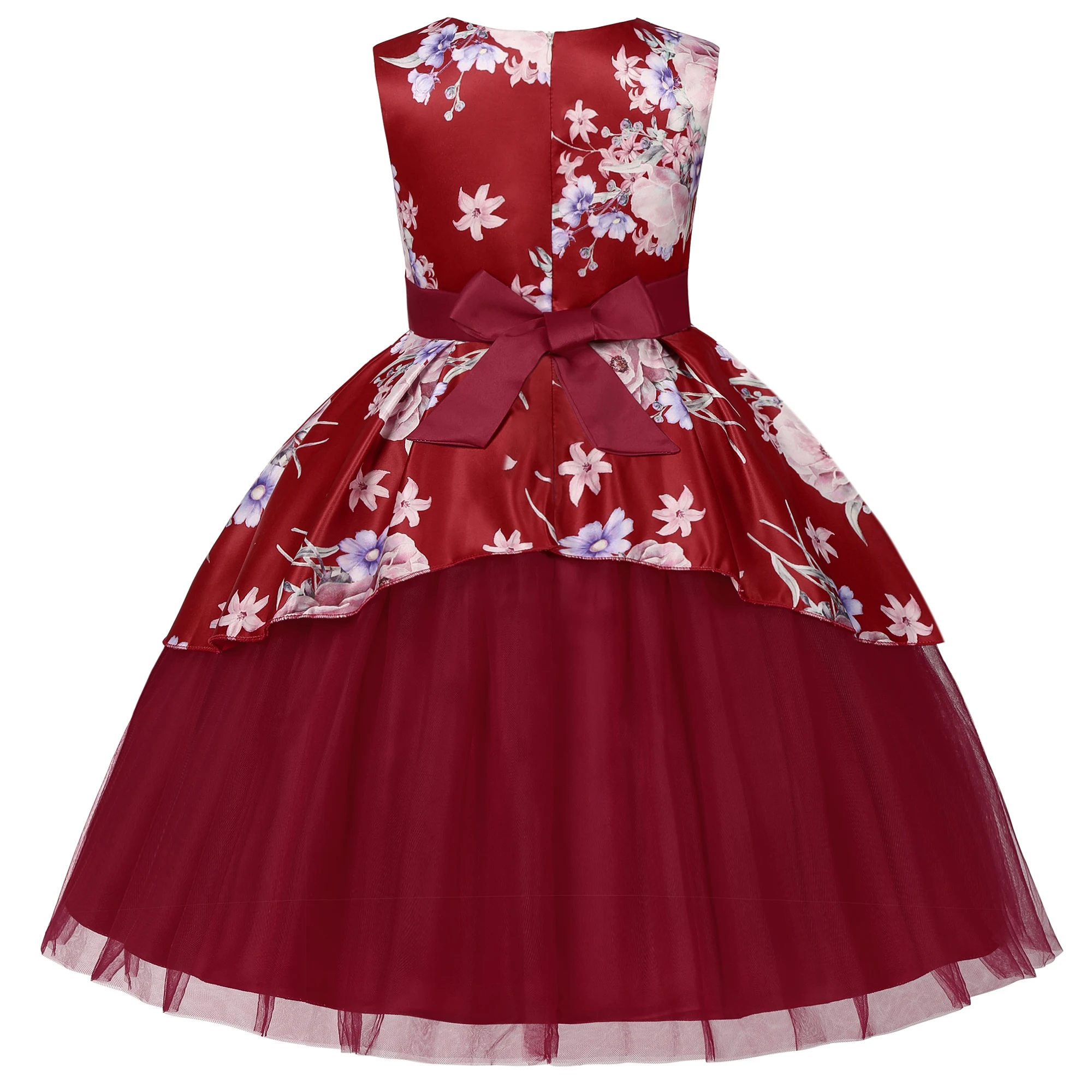 El rendimiento del piano rojo presenta trajes formales, trajes de fiesta y vestidos de boda para niña de las flores.