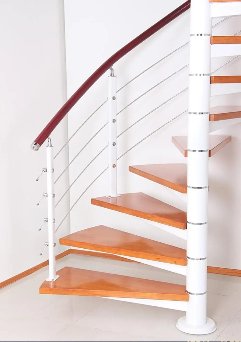 カスタマイズ可能な耐久性のある階段/狭いスペース向けの室内木製螺旋階段