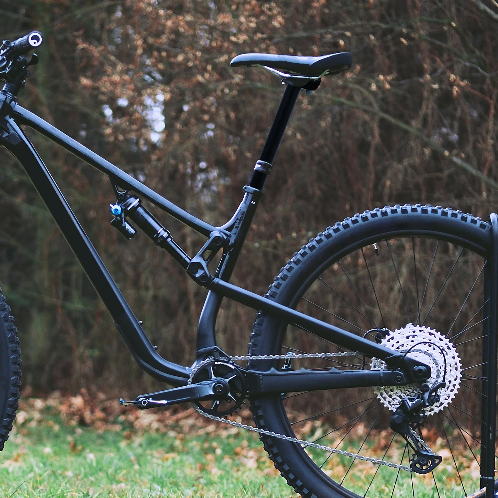 

Premium Aluminum Alloy Seatpost 27.2mm Lightweight Shockproof Bike Seat Post for Road Bicycle Adjustable Height Dropper