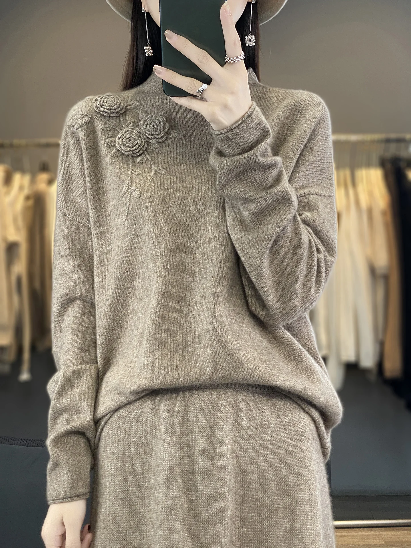 Women Autumn Winter 100% Merino Wool Pullover, Round Neck Hand Sewn 3D Flower Embroidery Loose Warm Knit Jumper for Daily Wear