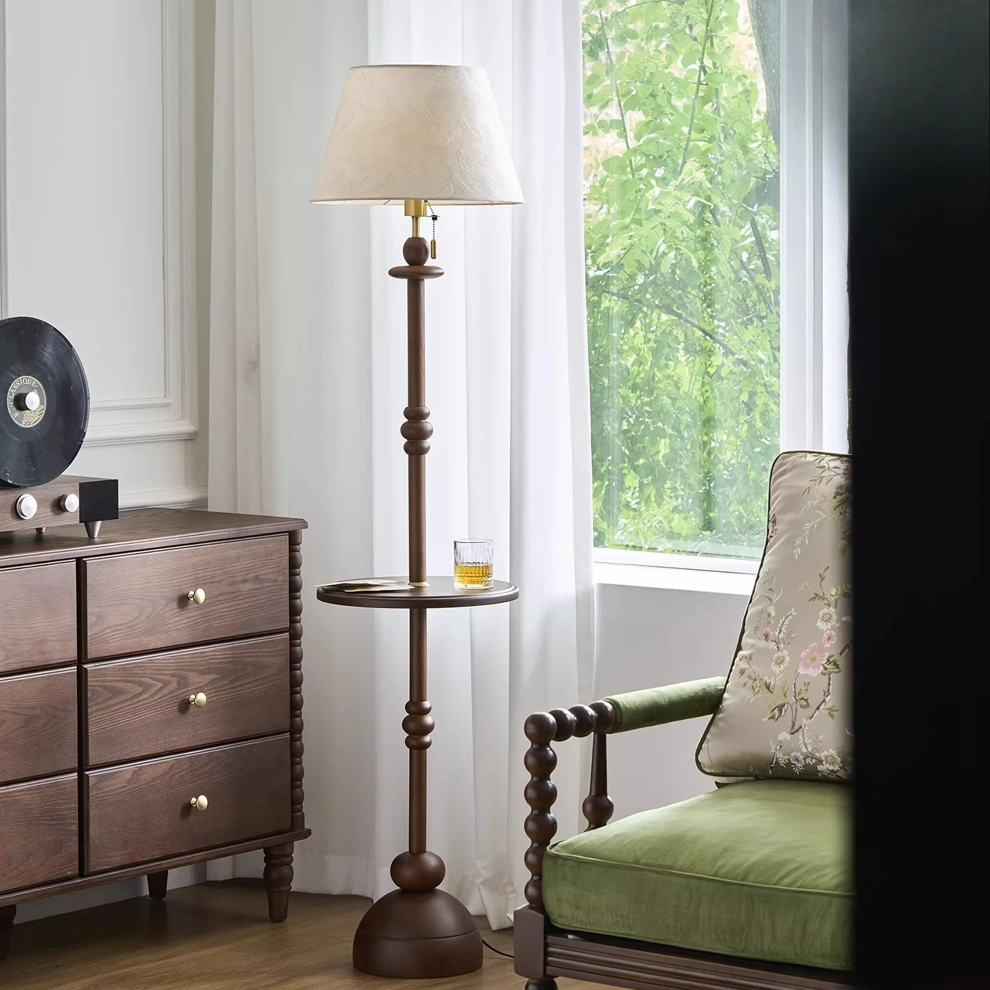 Floor lamp medieval living room sofa next to bedroom French retro shelf edge few one body high-end atmosphere solid wood