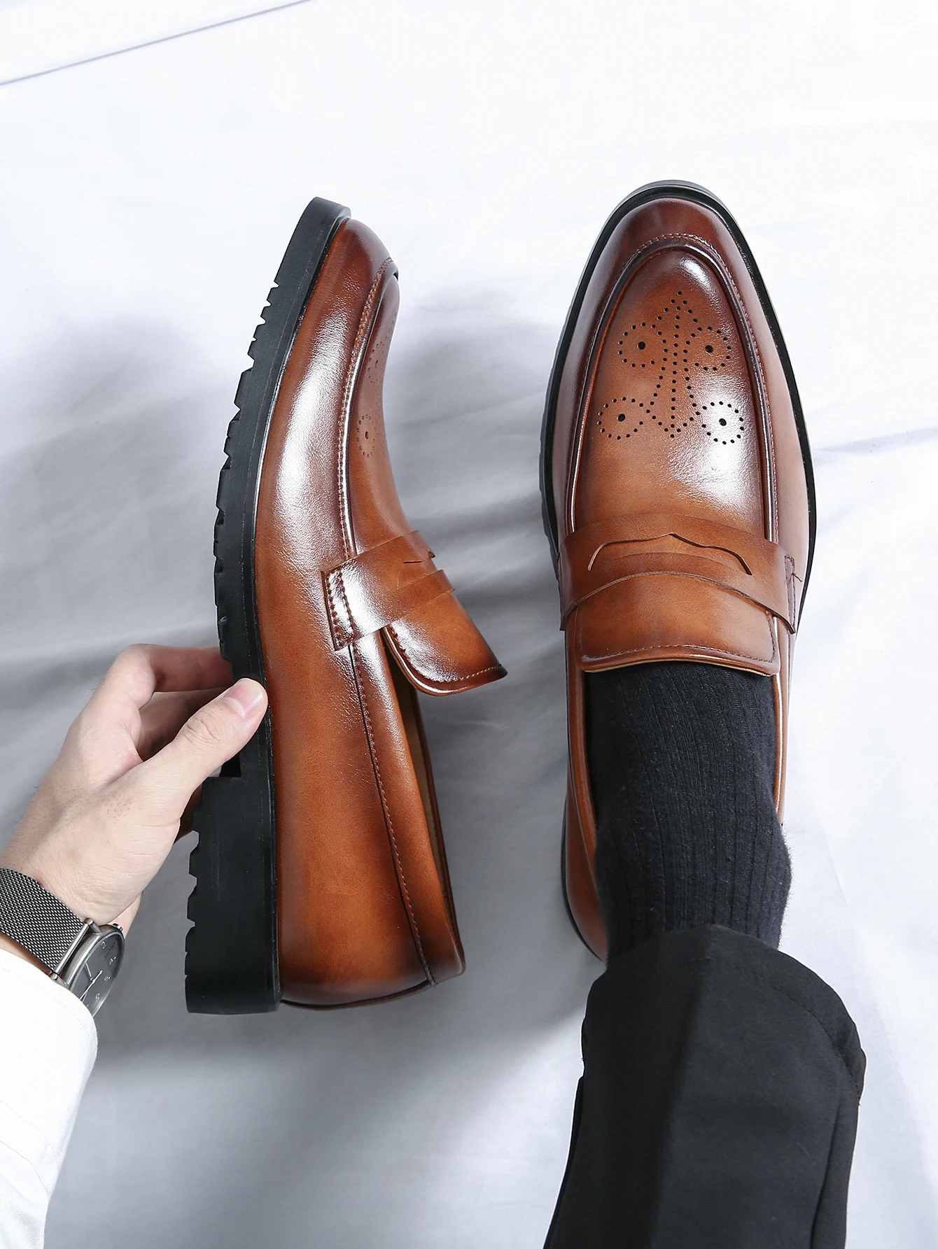 2024 Summer New Mens Classic Business Casual Loafers Brogue Carving Evening Dinner Men Dress Slip-ON Leather Shoes Fashion black