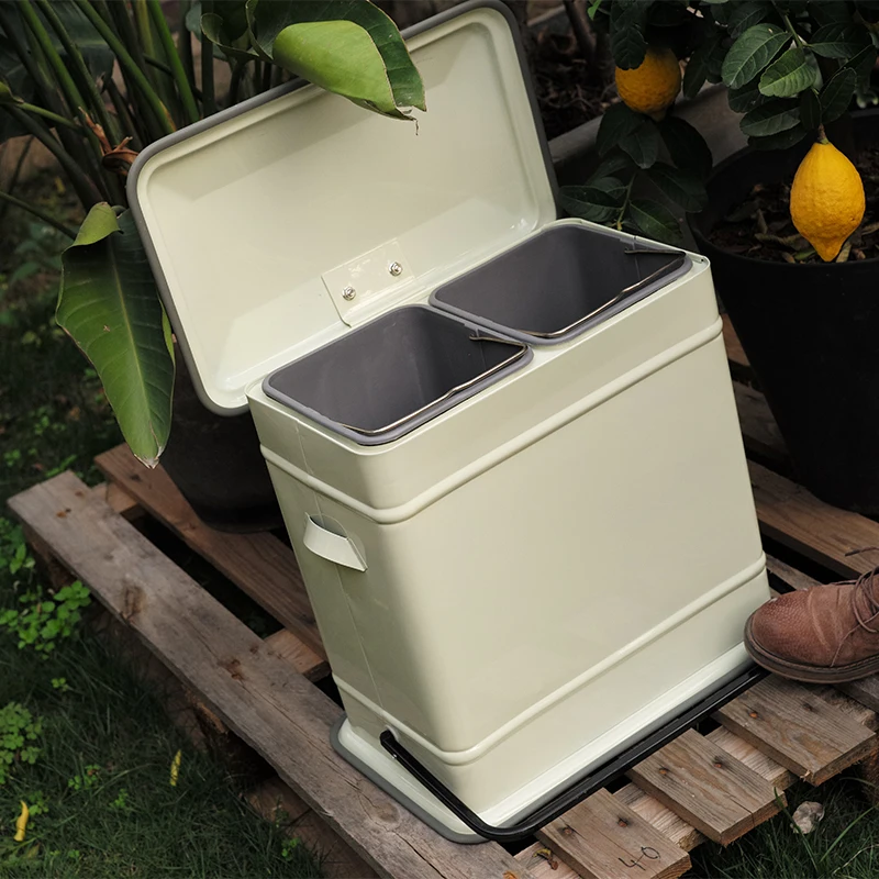 Metal foot-pedal, silent kitchen, double inner bucket classification, covered trash can