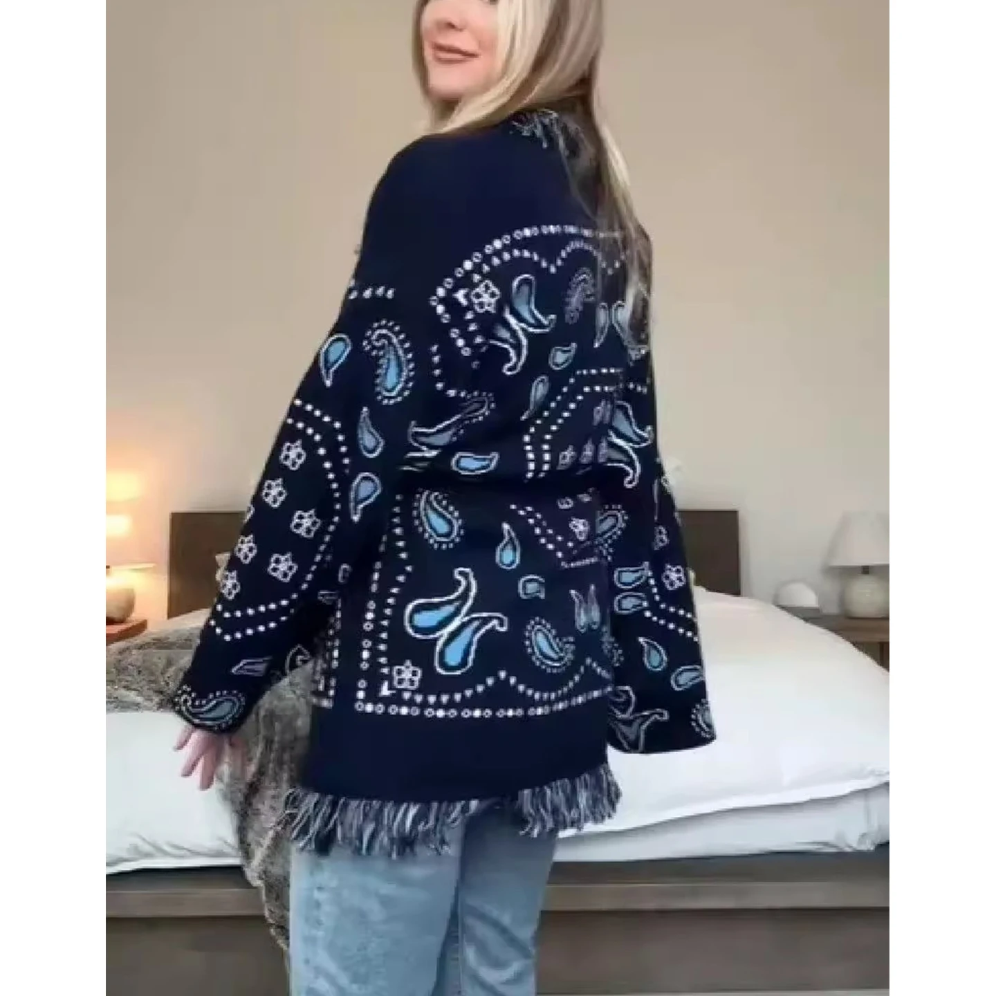 レトロな女性用ニットロングコート、ゆったりフィット、ミディアム丈、冬の新作、クリーンフィット、ポリエステル繊維コート