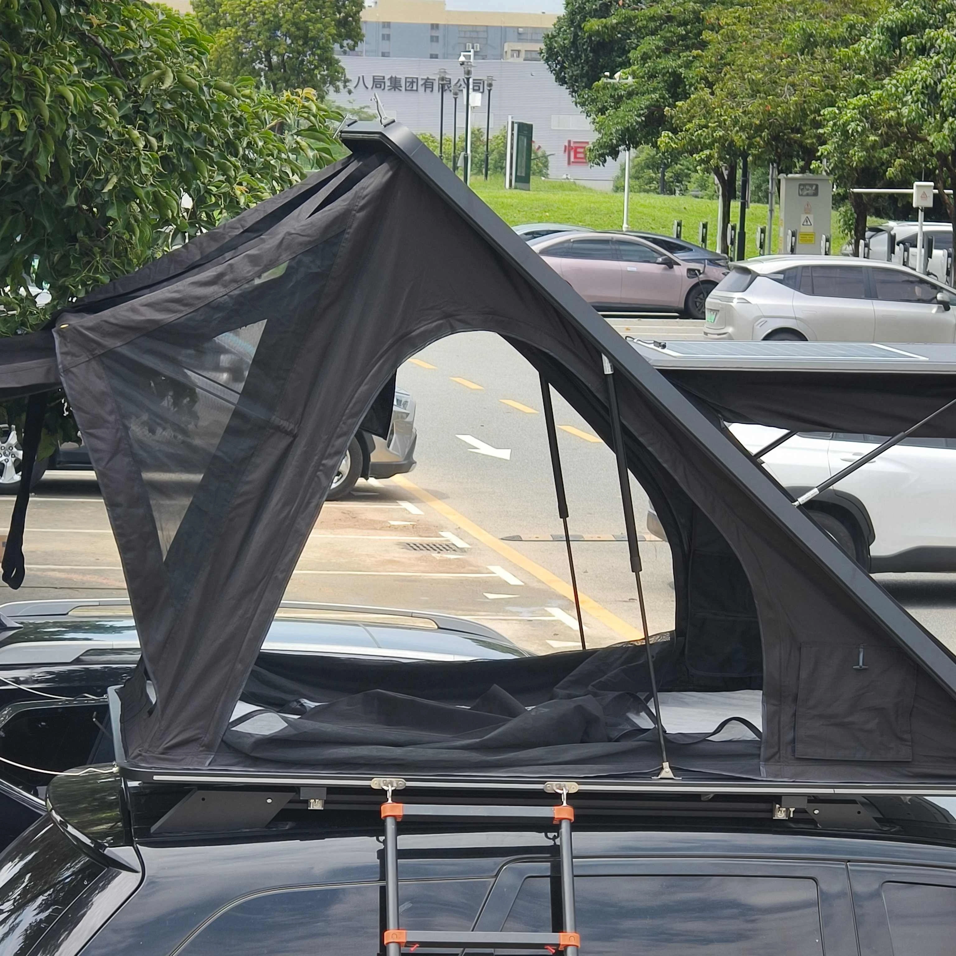 

Кемпинговая палатка-ракушка из черного алюминия, треугольной формы, на 3-4 человек, с жестким корпусом и возможностью нанесения логотипа, для кемпинга на природе и в автомобиле.