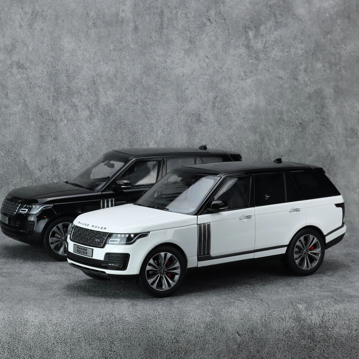 

Коллекция моделей городского внедорожника из сплава с ЖК-дисплеем 1:18 Range Rover SVA Executive Edition 2020
