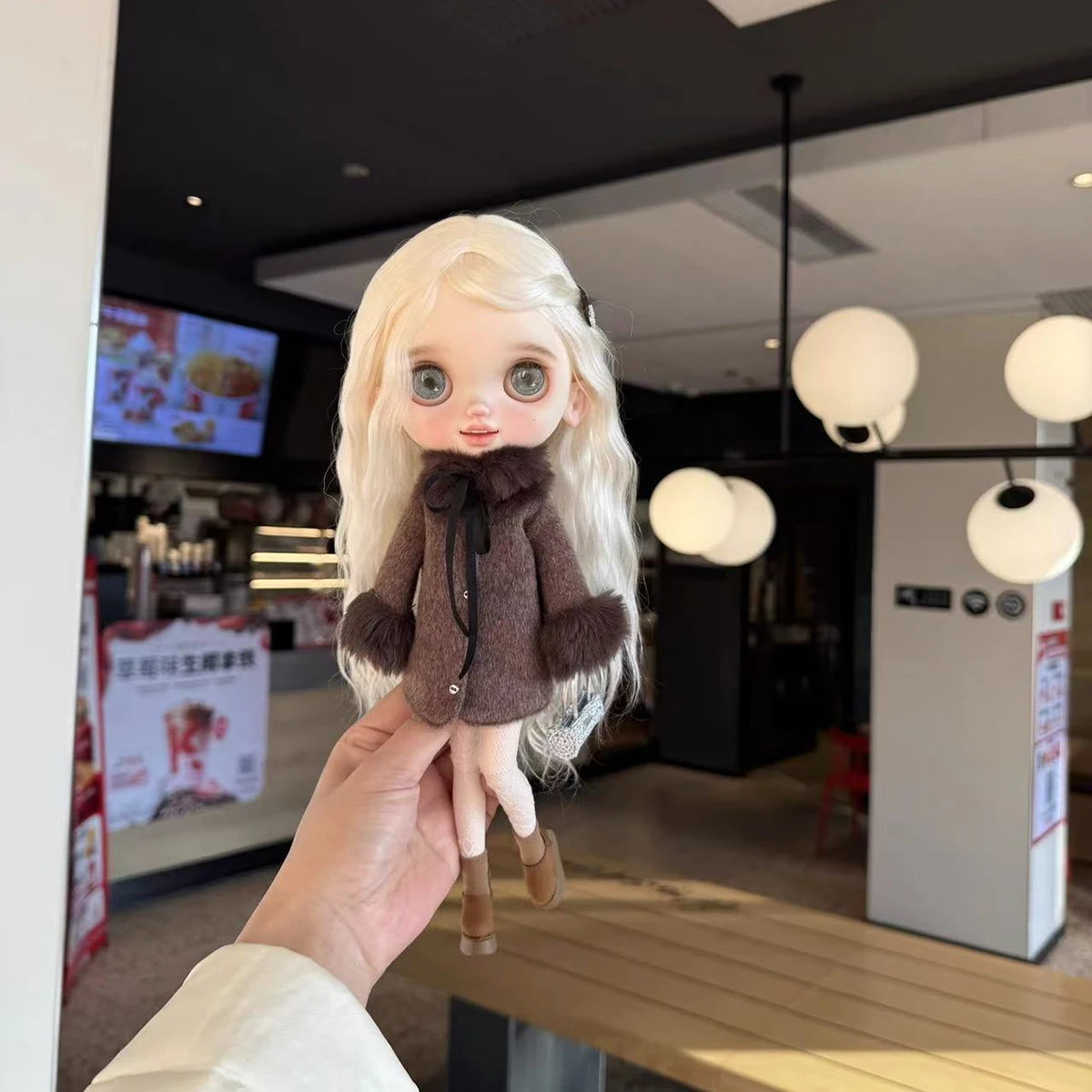 

ICY DBS Blyth Doll Clothes Accessories Winter Retro Brown Cashmere Jacket+Plush Scarf Set For 19 Joint OB24 Azone Doll Dress Up