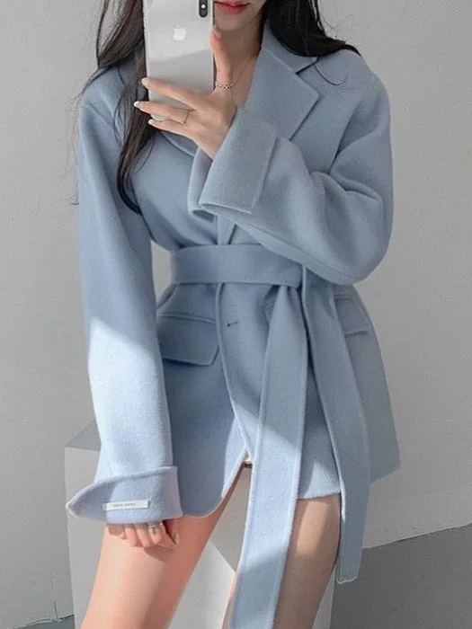 เสื้อโค้ทขนสัตว์สีน้ำเงินสไตล์เรโทรสำหรับผู้หญิง ดีไซน์เก๋ไก๋ ปกเสื้อแบบลาペル ไซส์เล็ก คาดเข็มขัดรัดเอว ทรงตรงยาว เหมาะสำหรับใส่ทำงาน