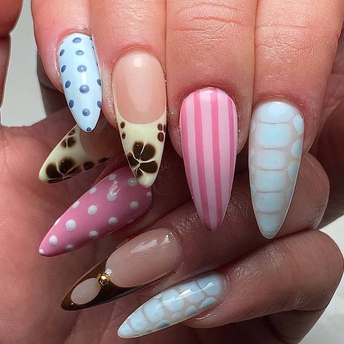 24 قطعة اللوز الأظافر كاذبة الأحمر البولكا نقطة الأزرق الحيوان التمساح نمط اضغط على الأظافر مزيج مباراة تصميم الحلو كول نمط مانيكير #1