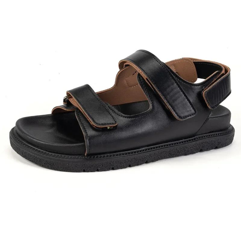 2025 ホット販売レディースシューズバックルストラップ女性のサンダルファッションピープトウカジュアルサンダル Swomen 夏プラスサイズフラットサンダル