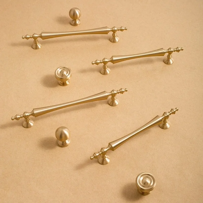 Massive antike Messing-Schrankgriffe, Kleiderschrankgriffe, Schranktürknöpfe, Küchenschrankgriffe, luxuriöse Möbelgriffe – Detail 4