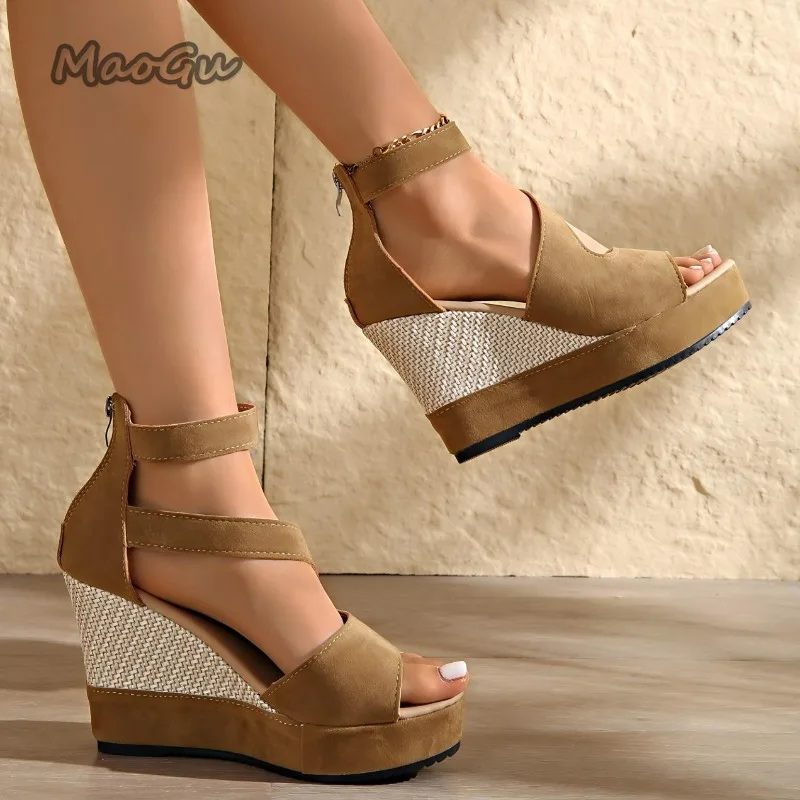 

2025 New Women's Pointed Toe Chunky Heel Fashion Single Shoes Thick Heeled Hollow Breathable Buckle Designed Elegant Sandals