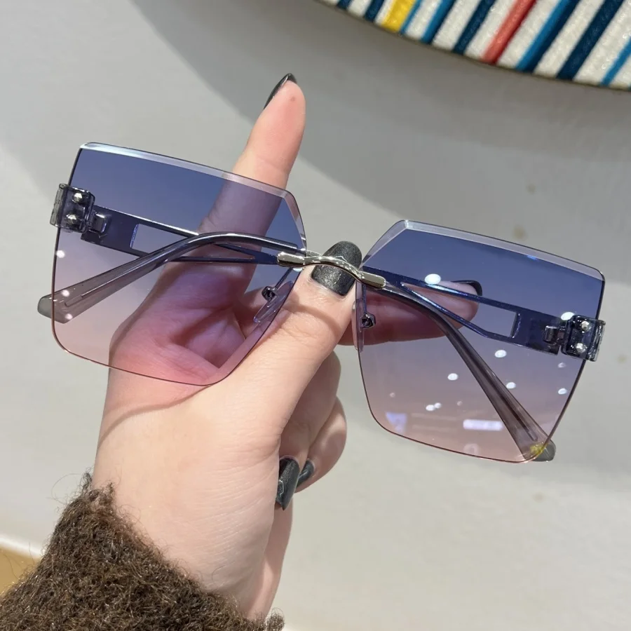 2025 Nuevas gafas de moda para mujer con monturas de metal, aspecto de alta gama, acabado mate, ultraligeras, color negro, estilo callejero, t