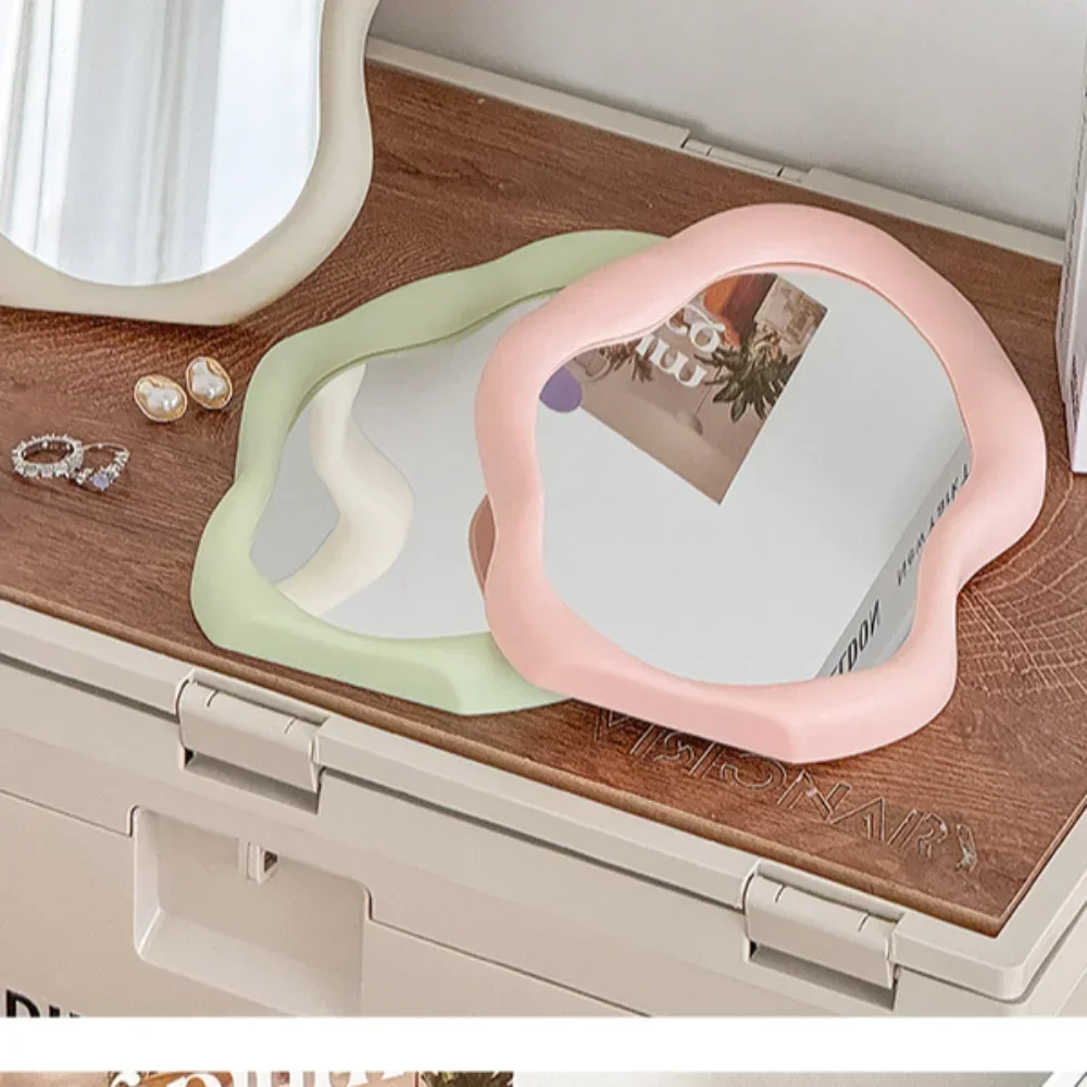 1 szt. Lustro do makijażu w stylu kremowym, dekoracyjne, nieregularne, proste lustro stojące na toaletkę, lustro ścienne w kształcie chmurki, francuskie lustro fryzjerskie.