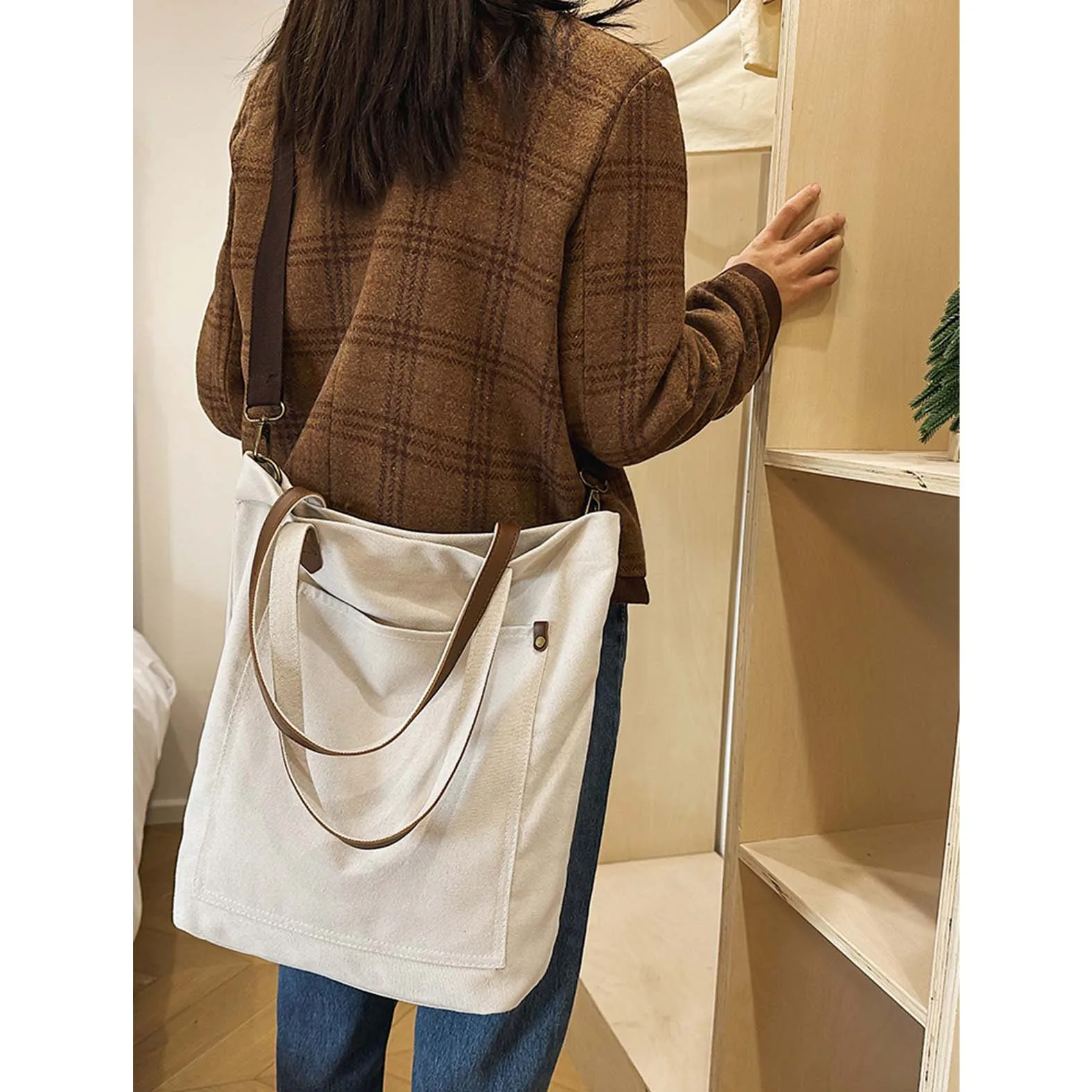 

2025 Spring New Solid Color Large Capacity Canvas Bag for Students' Class Commuting, Durable, Popular, Versatile, Retro