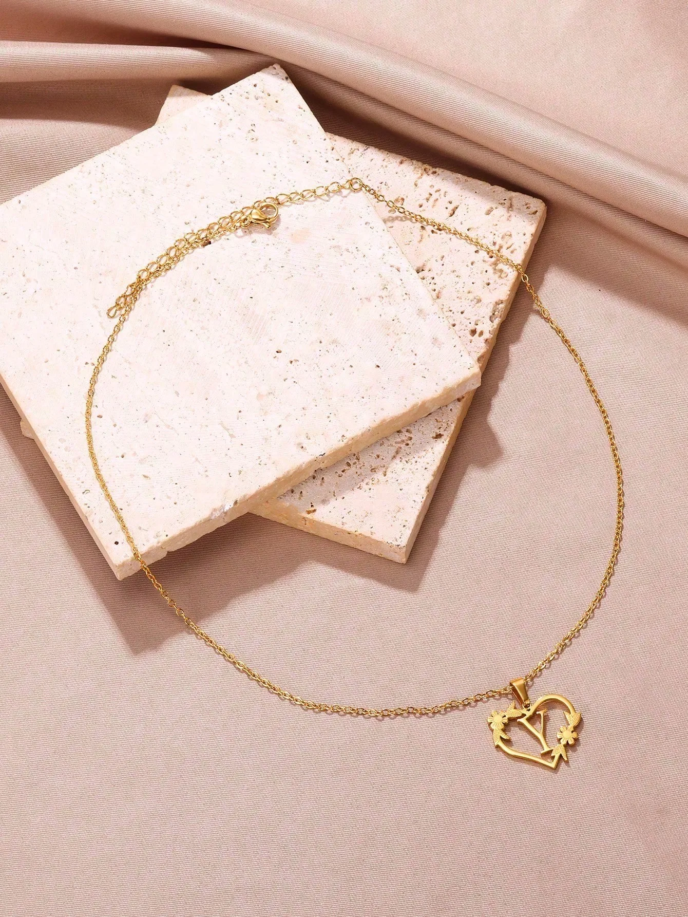 Custom Melon buckle necklace 1 piece  stainless steel heart-shaped rose and hollow letters A- Z English name pendant necklace