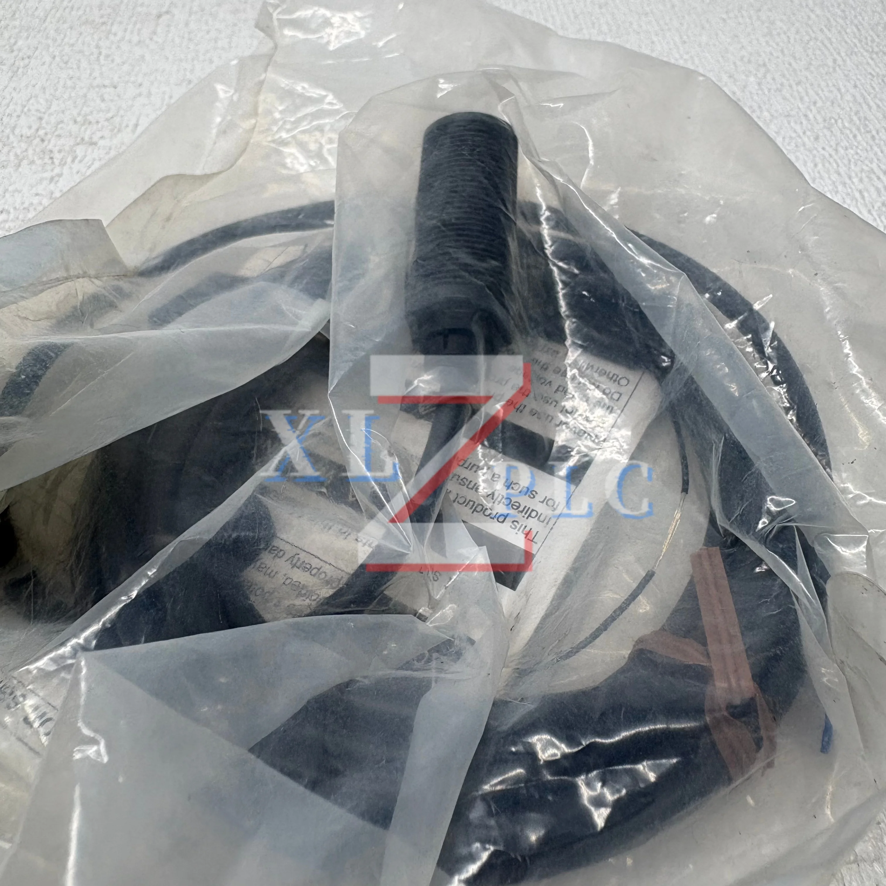 New In Stock  E3FA-DN11 Photoelectric Sensor