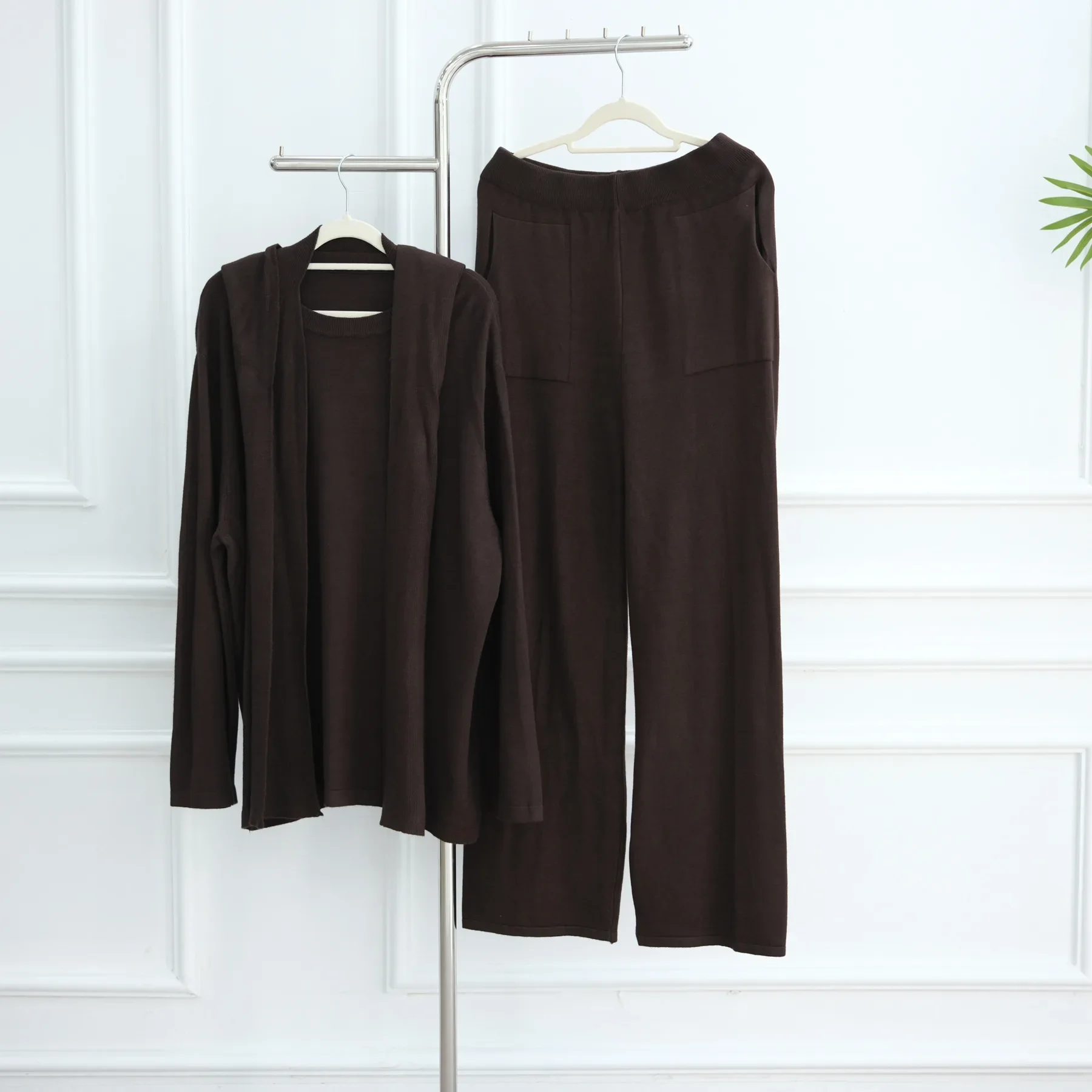 

Новый комплект из 2 предметов: женский мусульманский костюм из эластичного трикотажа – пуловер и брюки. Исламские брюки, трикотажная одежда, дубайская абайя, кафтан, комплекты.