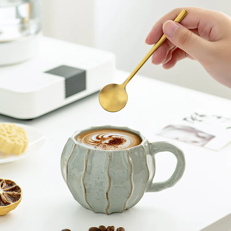 Von Hand gepresste unregelmäßige Keramiktasse Internet Celebrity Retro-Kaffeetasse Milchbecher Handgefertigte Joghurtbecher Haushaltswaren