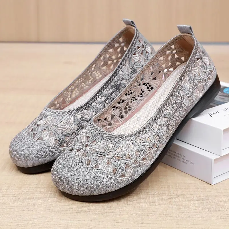 2023 New Summer Mesh Hollow out Cloth Shoes Women\'s Round Head Embroidered Shoes Flat Bottom Pure Handmade Middle Mom\'s Shoes