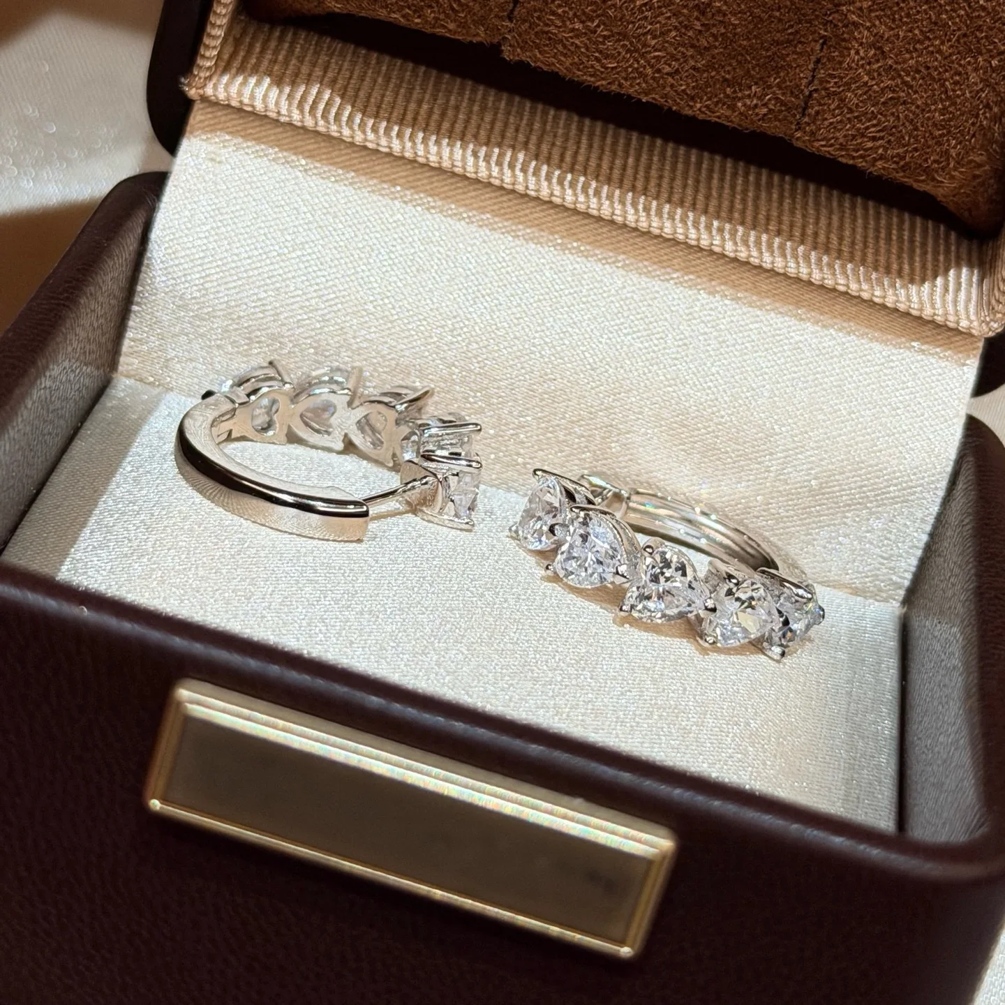 Trendy 925 Sterling Silver Hoop Earrings For Women Graduated Heart Solitaire Row Clear Accent Stones Luxury Fine Jewelry