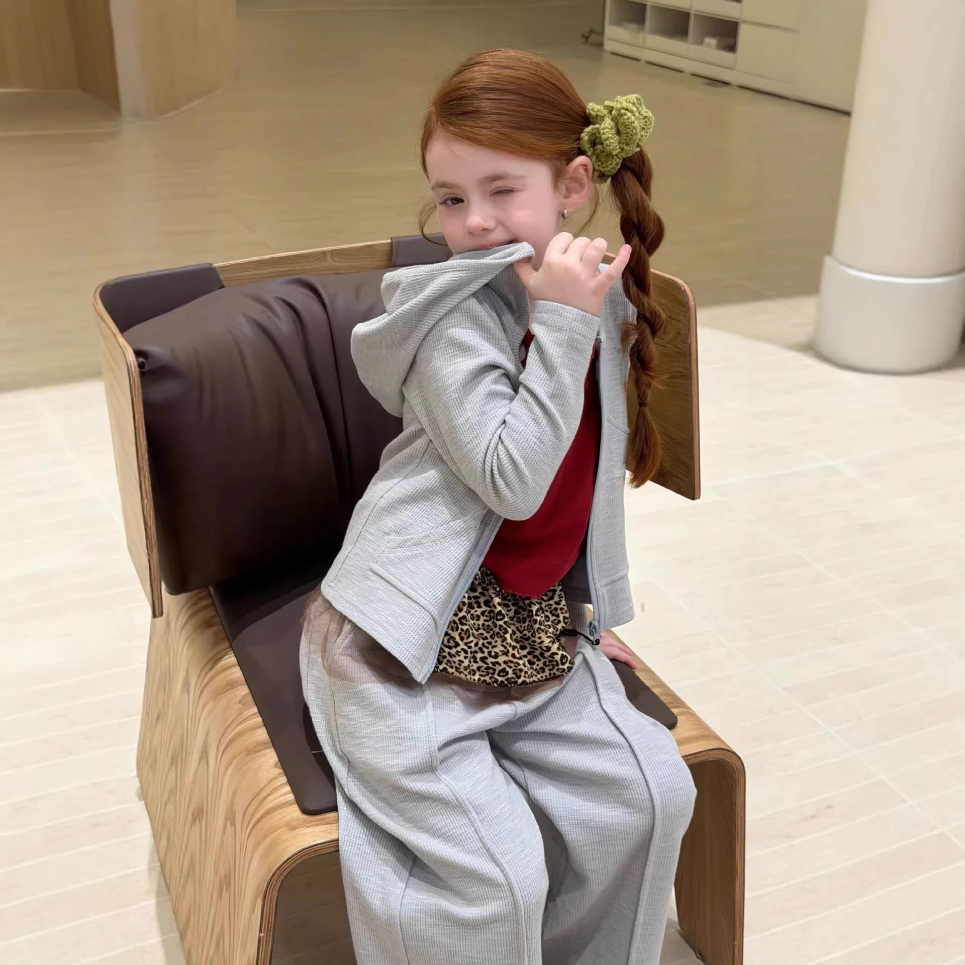 

Новый весенний комплект 2026: милый вязаный худи на молнии и повседневные брюки для девочек, детский кардиган-куртка