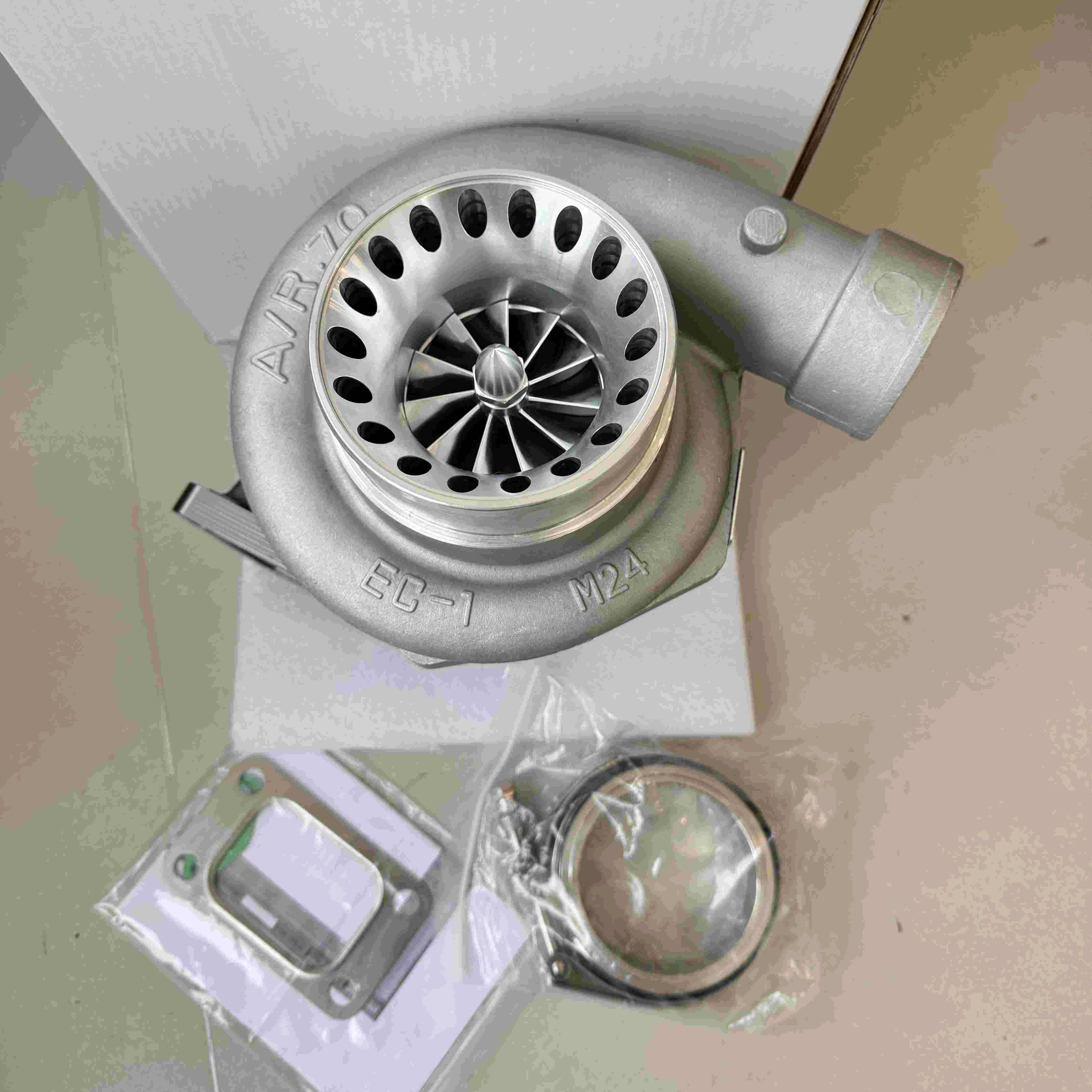 

Совершенно новый гоночный турбинный турбинный A/R.82 T3 с V-диапазоном и двойным шарикоподшипником