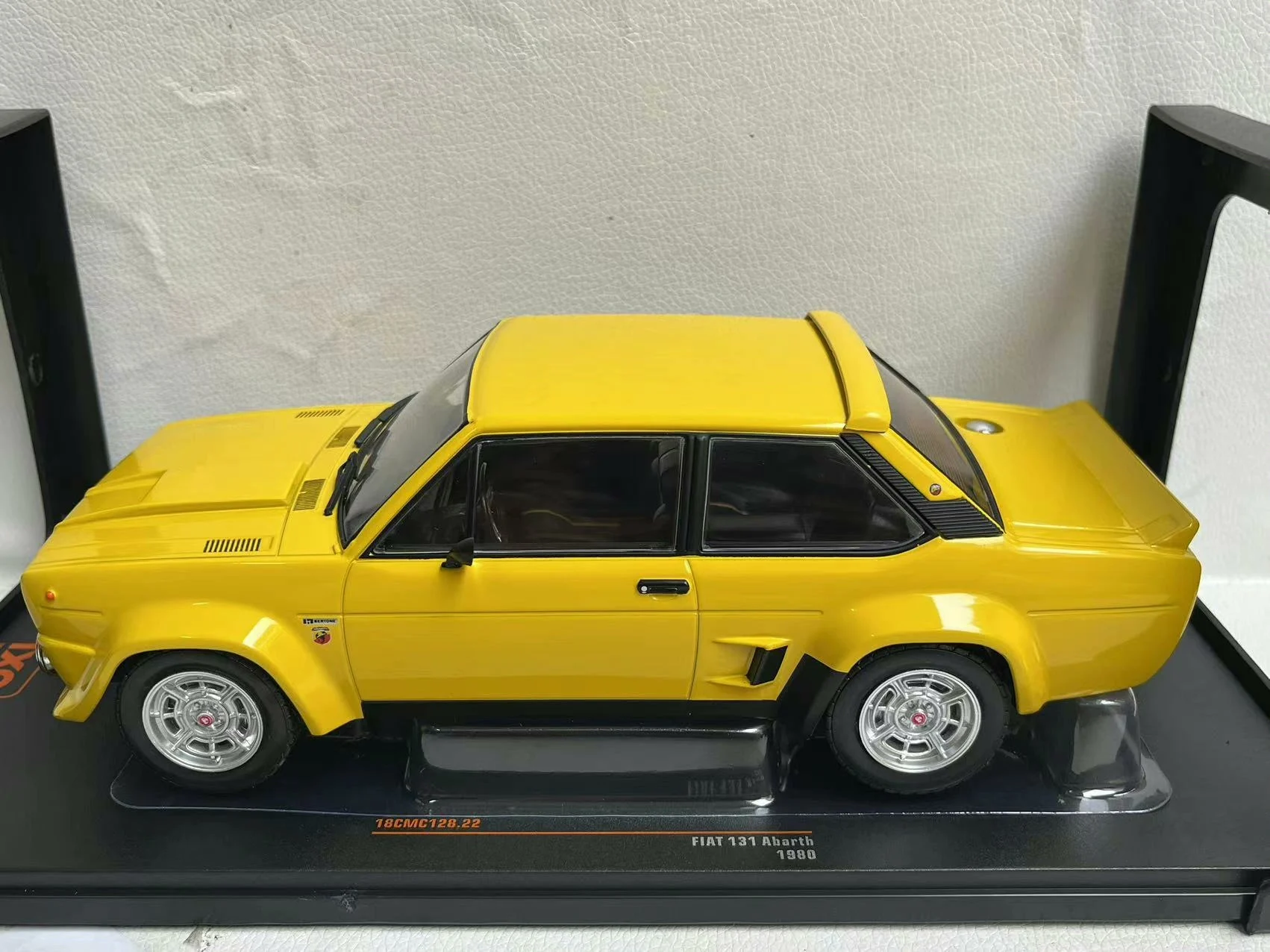 دييكاست IXO 1/18 مقياس فيات 131 أبارث 1980 فيات نموذج سيارة سبيكة سيارة نموذج تحصيل لعبة هدية تذكارية عرض حلية